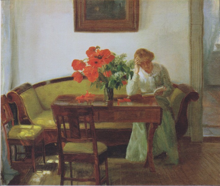 Anna Ancher - Interieur mit Mohnblumen und lesender Frau (Lizzy Hohlenberg) 1905