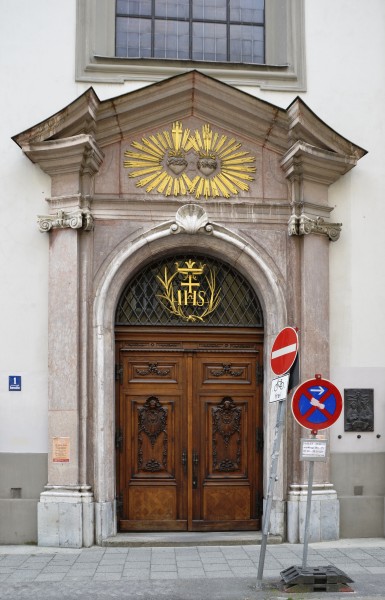 Damenstiftskirche St. Anna in München - Eingang