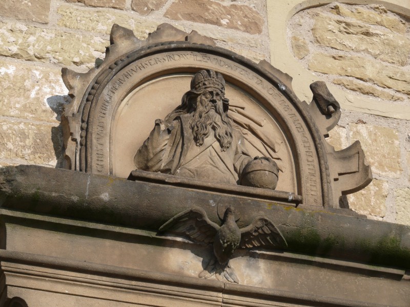 Güglingen - Frauenzimmern - Martinskirche - Relief mit Gottvater und Heiligem Geist als Taube