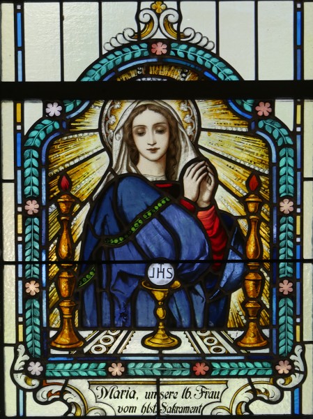 Gargellen-kirche-glasfenster-mariaVomSakrament