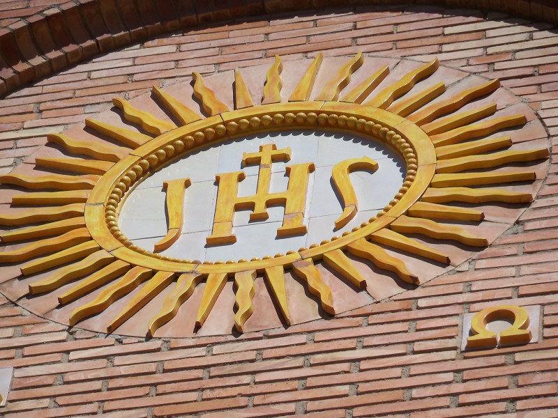JHS symbol on building indexed in the Catalan heritage register as Bé Cultural d'Interès Local (BCIL) under the reference IPA-14804