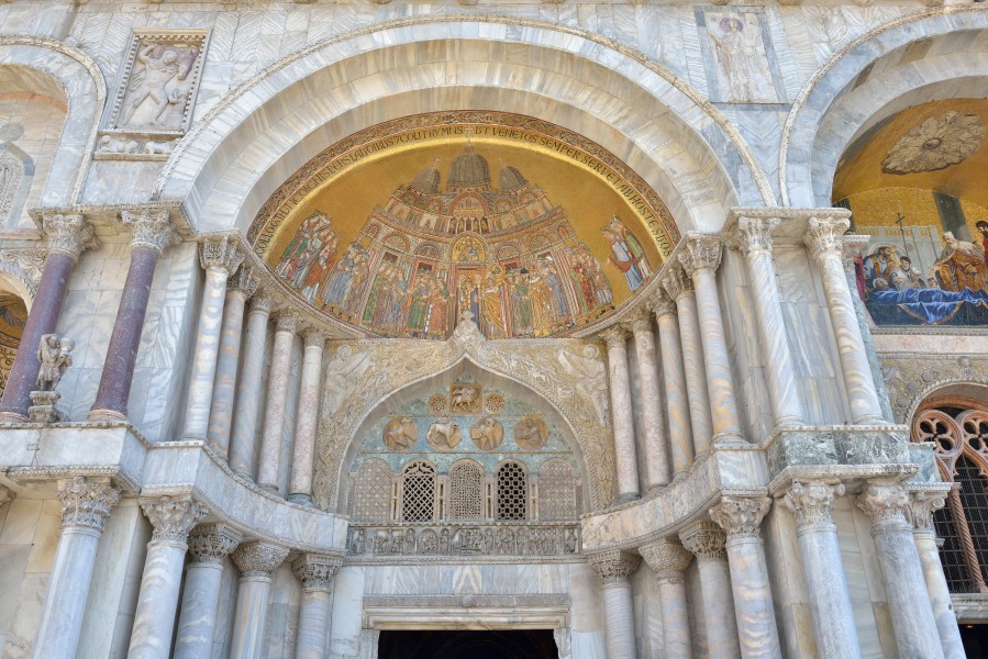 Mosaico traslazione San Marco e portale Venezia