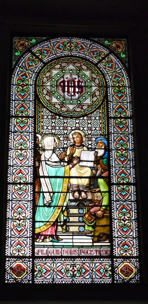 P1110040 Montserrat, Basilica Santa Maria de Montserrat, une verrière montrant Jésus au temple (6351441274)