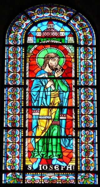 Périgueux Saint-Front vitrail au-dessus autel Vierge