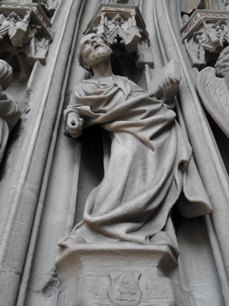 Porche de la cathédrale Saint-Nicolas de Fribourg - apôtre Pierre