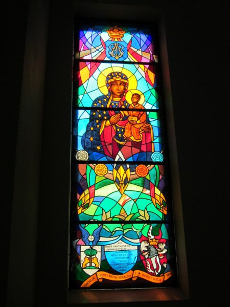 Witraż MB Częstochowskej w Kościele św. Alberta w Mońkach