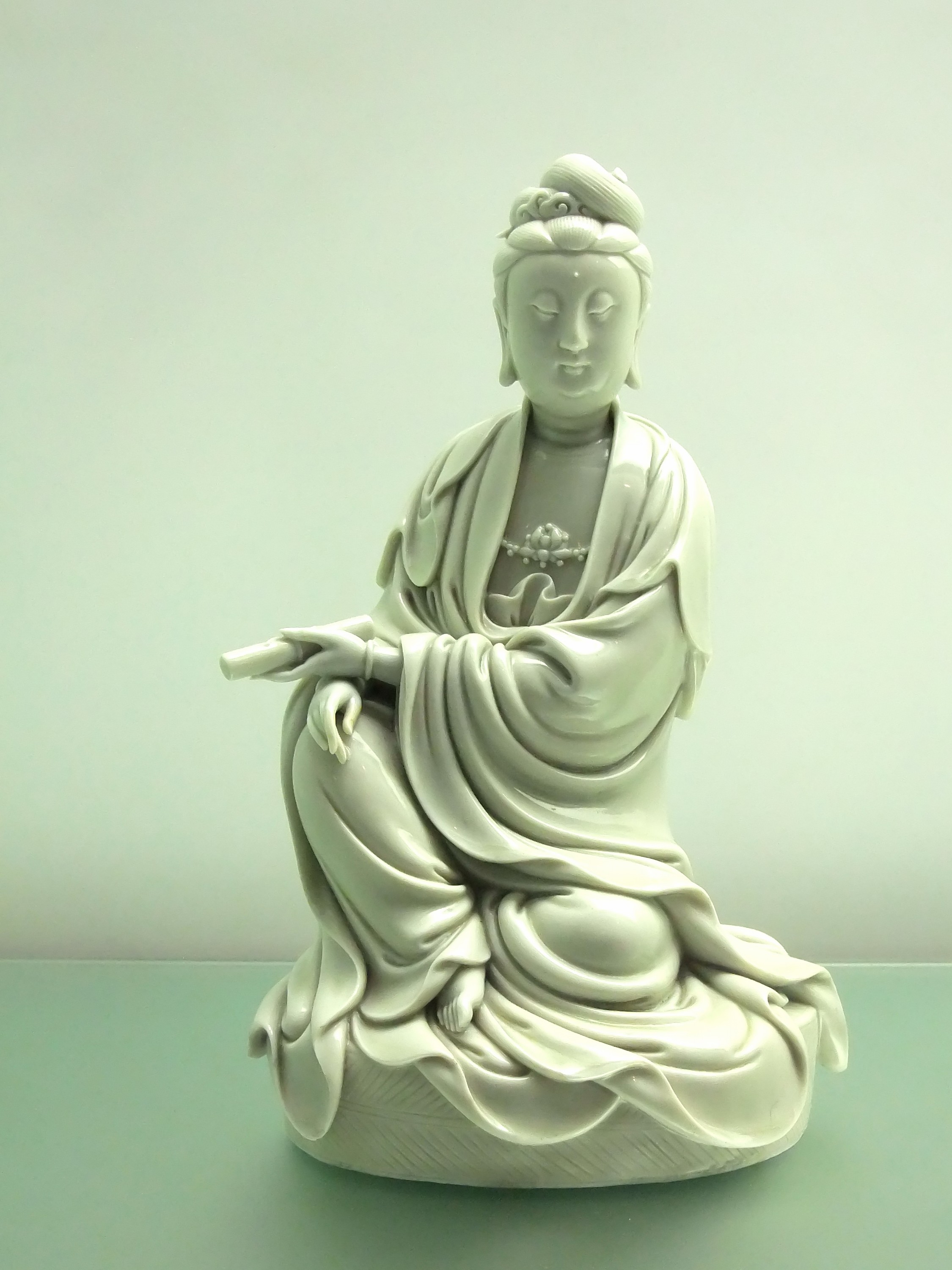 Seated Guanyin in white glaze, Dehua ware