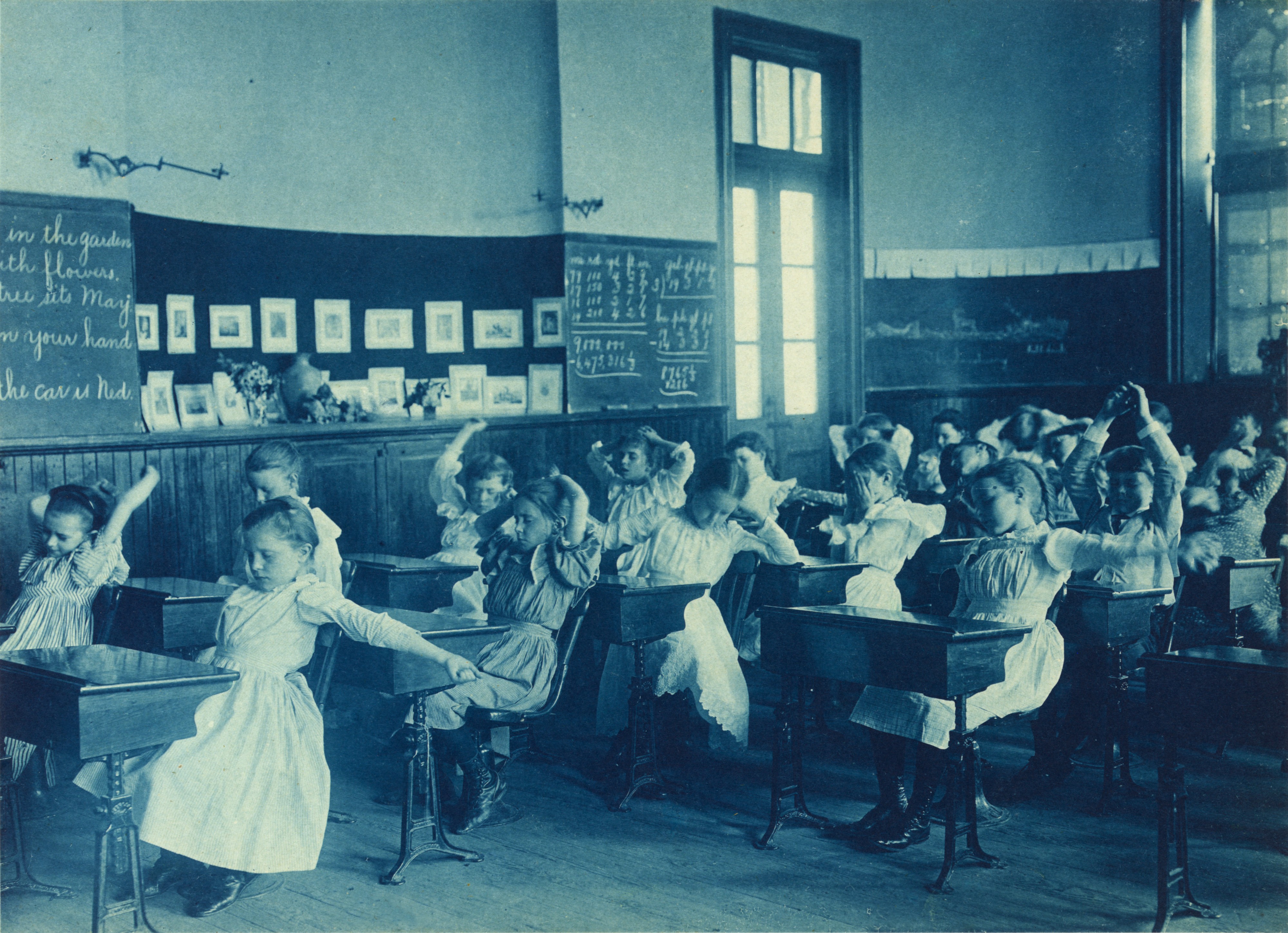Frances Benjamin Johnston, Schoolgirls doing calisthenics, ca. 1899