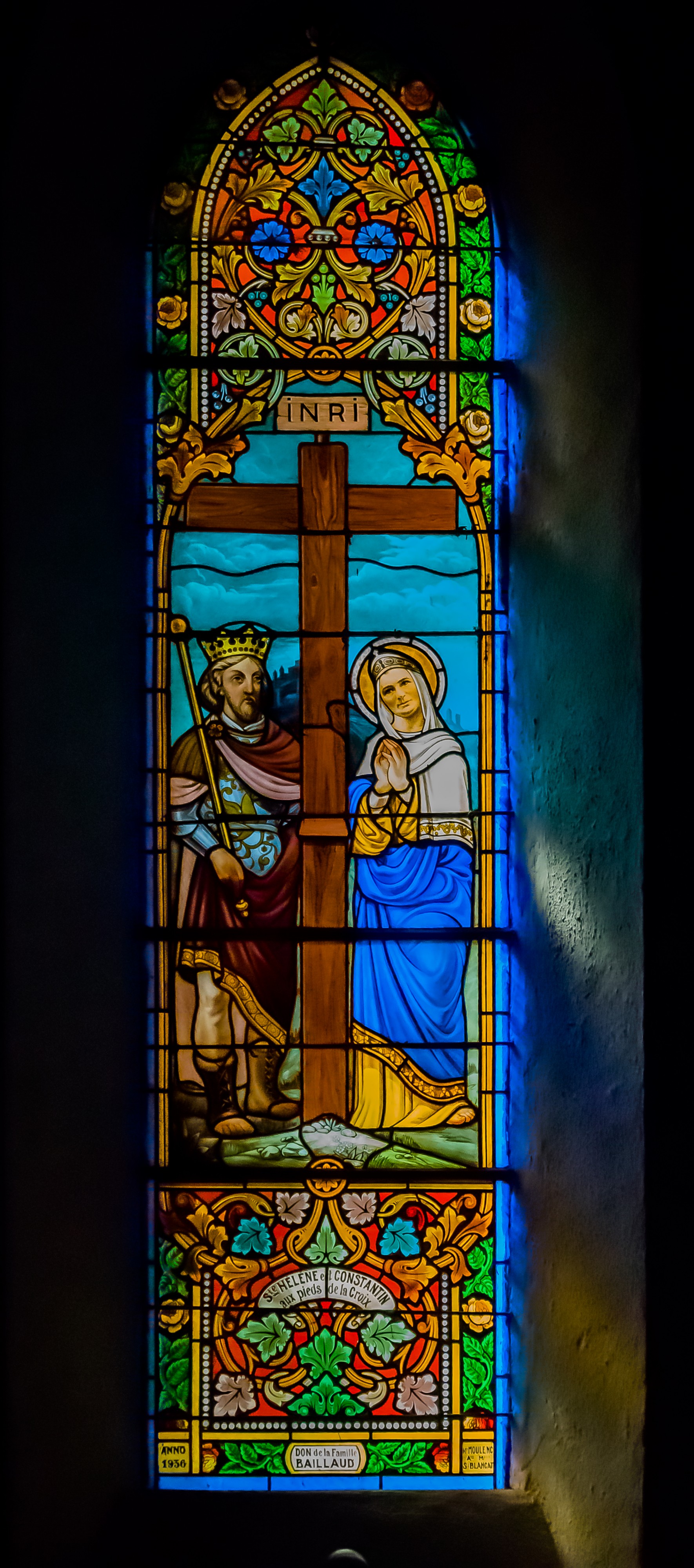 Stained glass window in the Saint Felix Church in Laissac 01