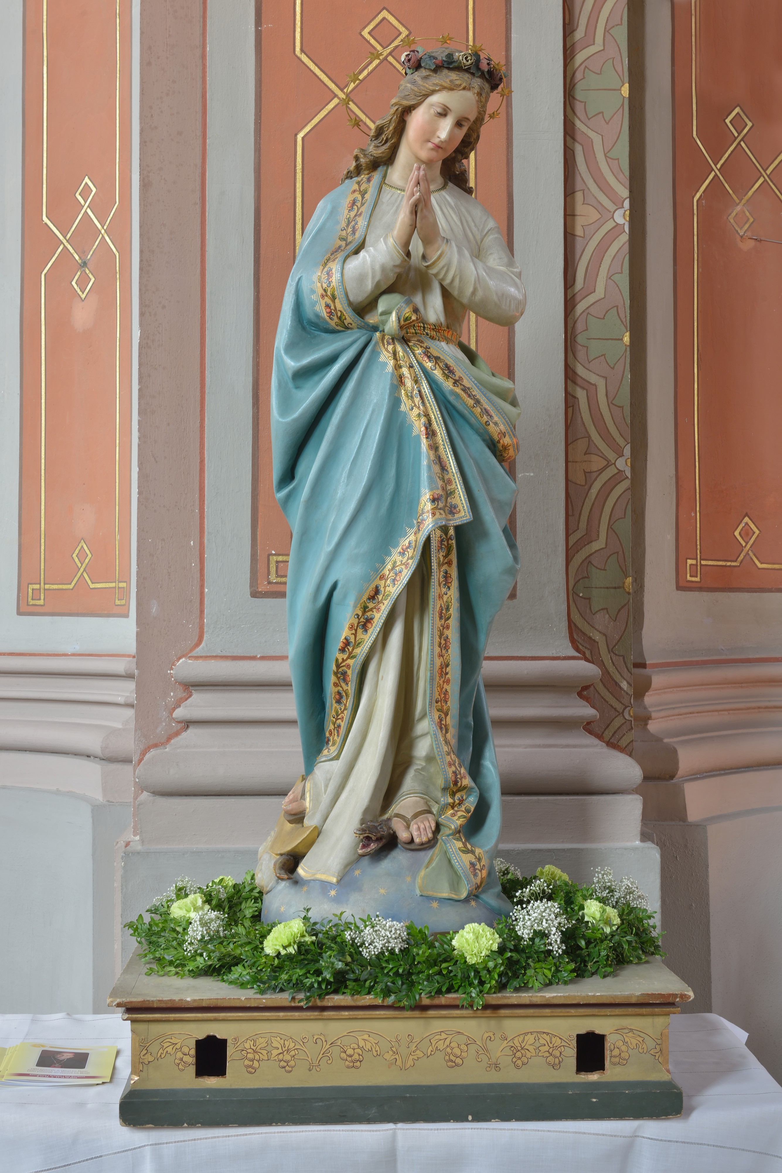 Virgin Mary fecit Maria Demetz Urtijëi Gherdëina