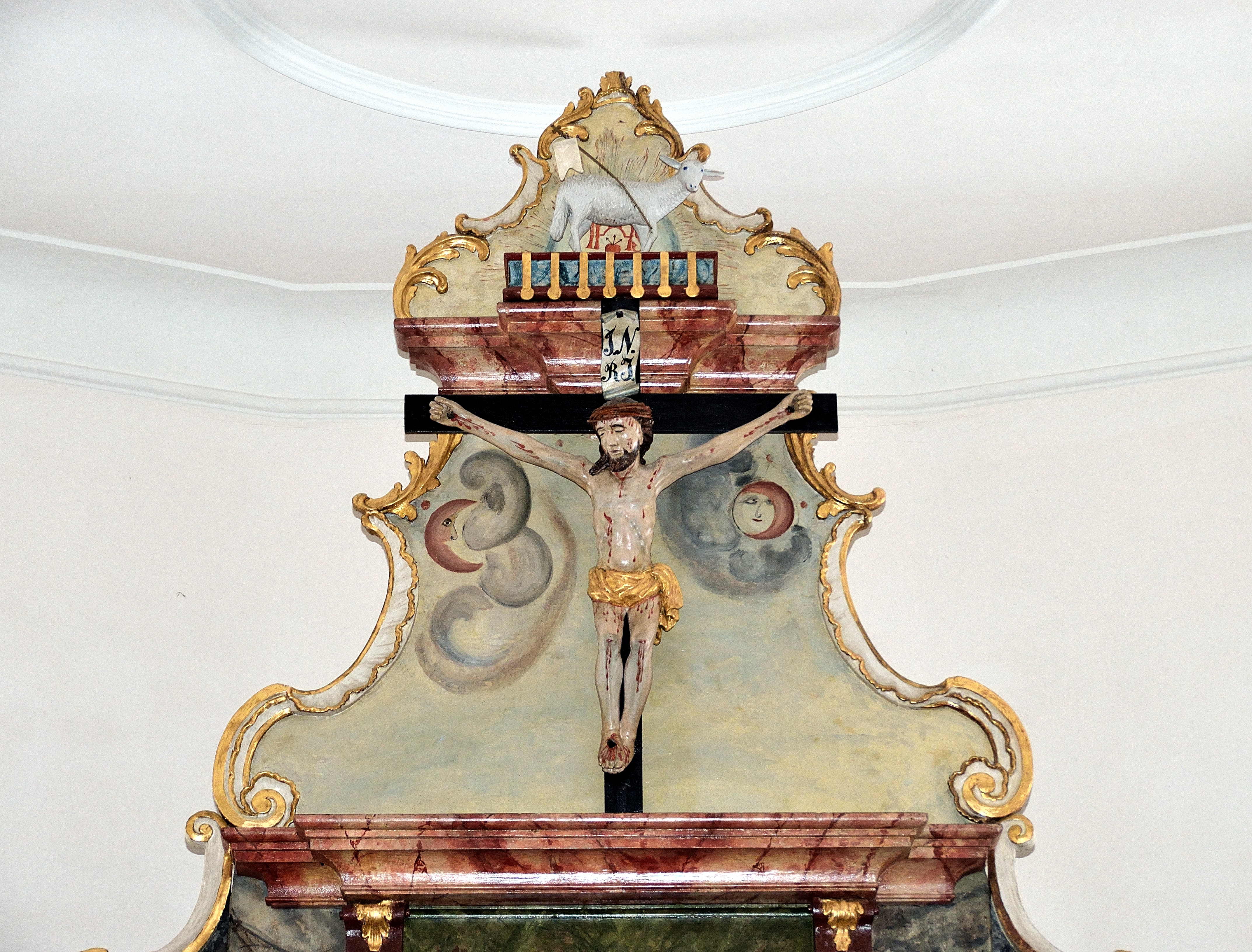 Toleranzbethaus Fresach, altar crucifix