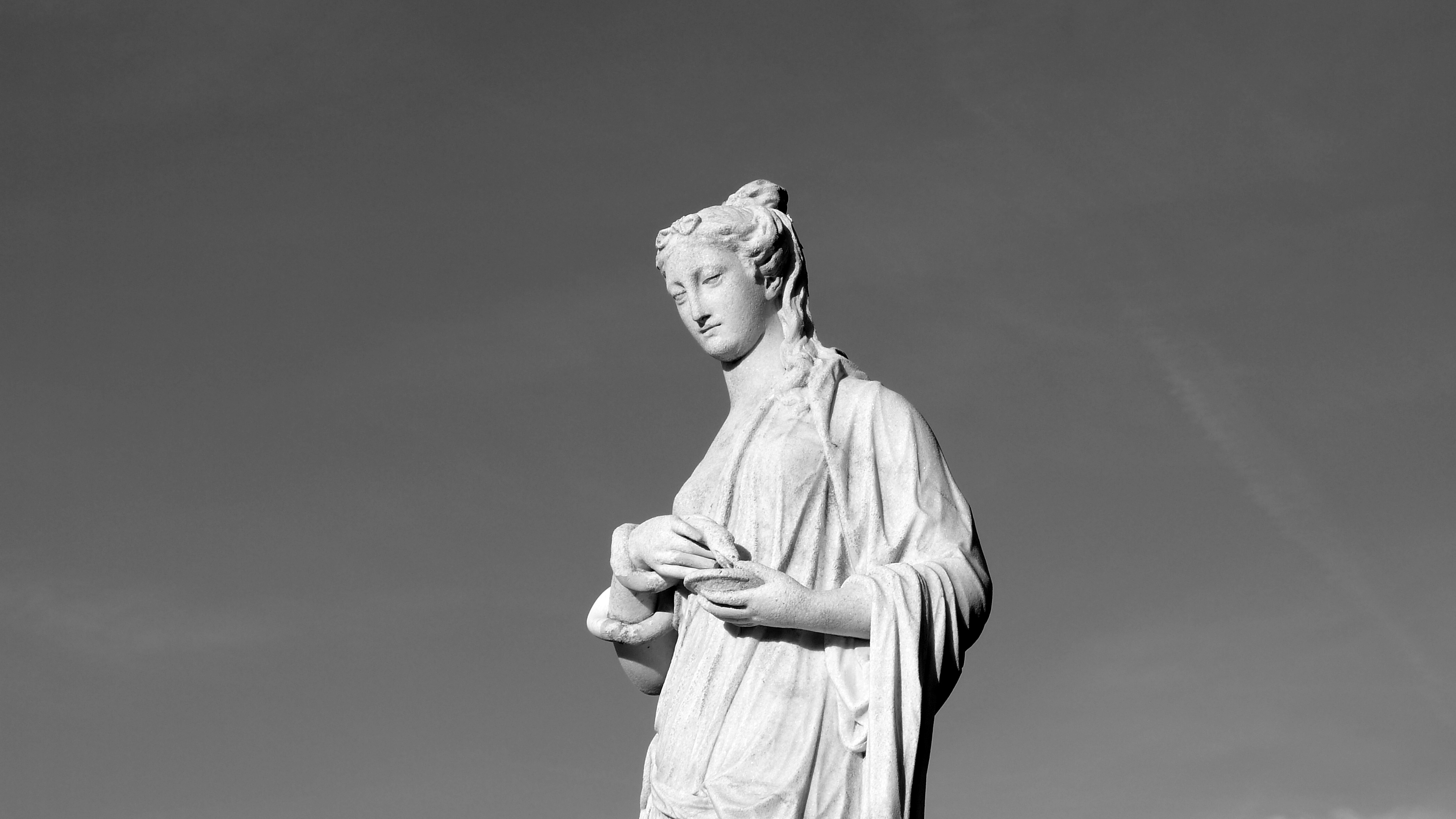 201401 Schoenbrunn Park Statue SW
