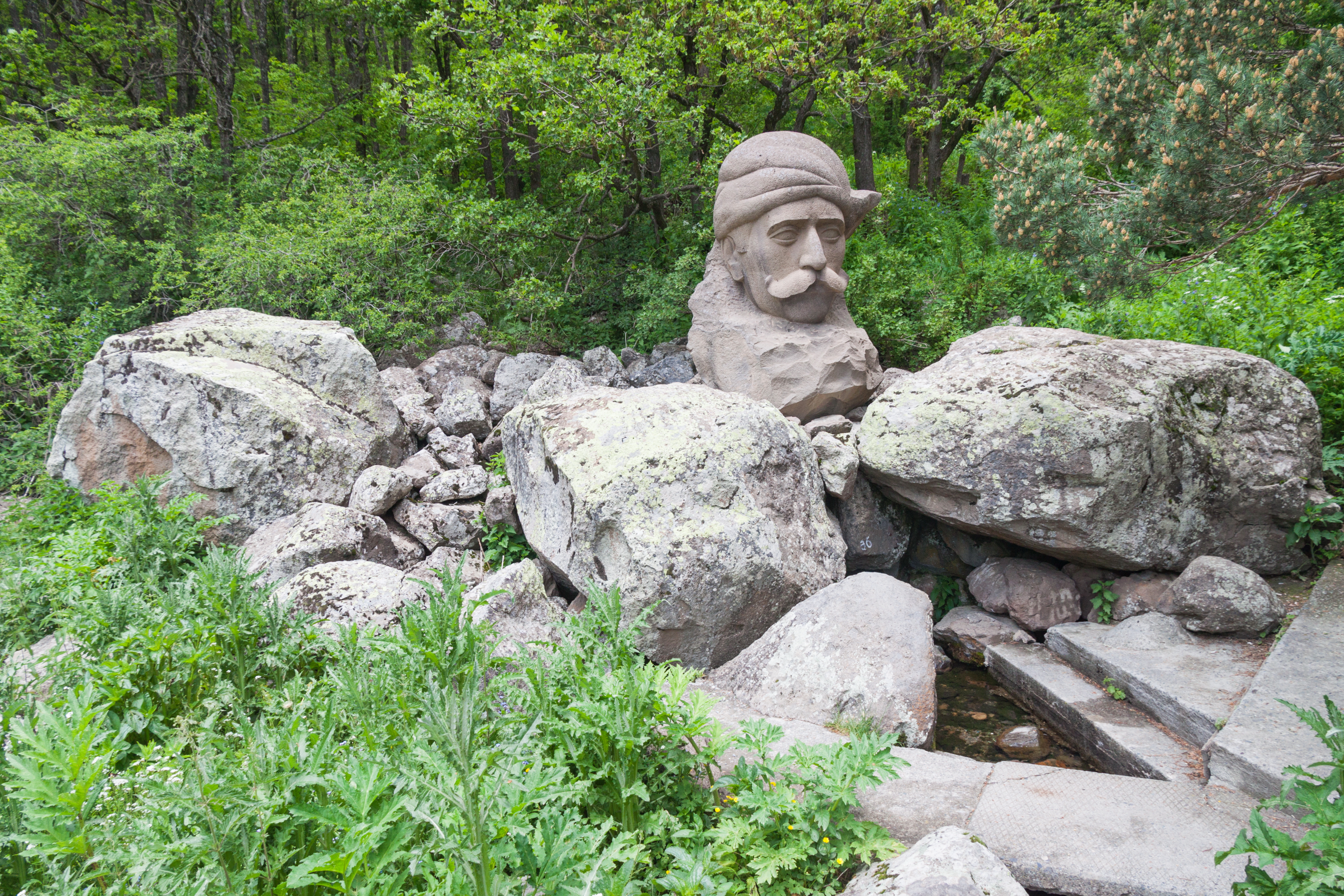 2014 Prowincja Wajoc Dzor, Dżermuk, Rzeźba w skale (07)