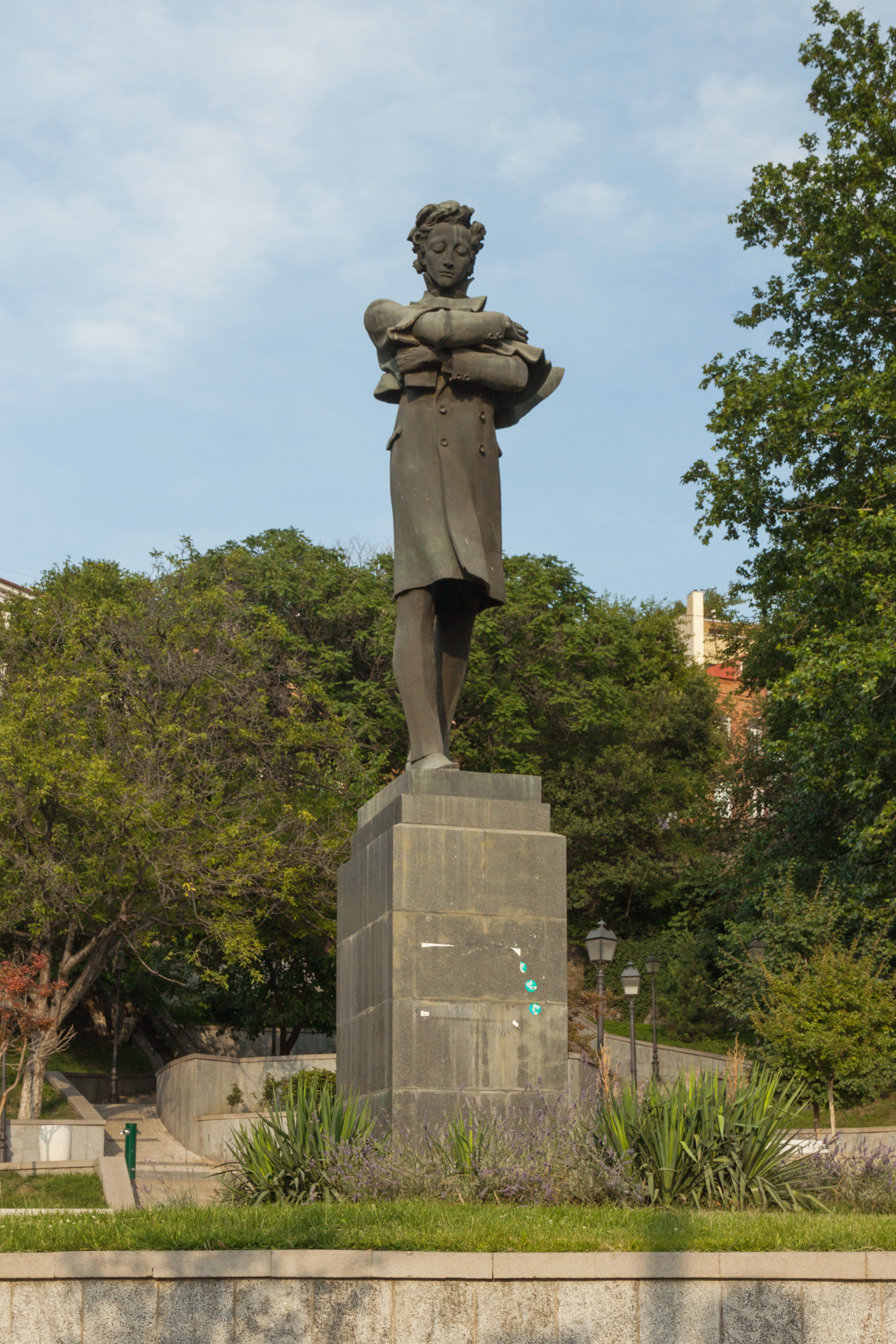 2014 Tbilisi, Pomnik Mikołaja Barataszwili (01)