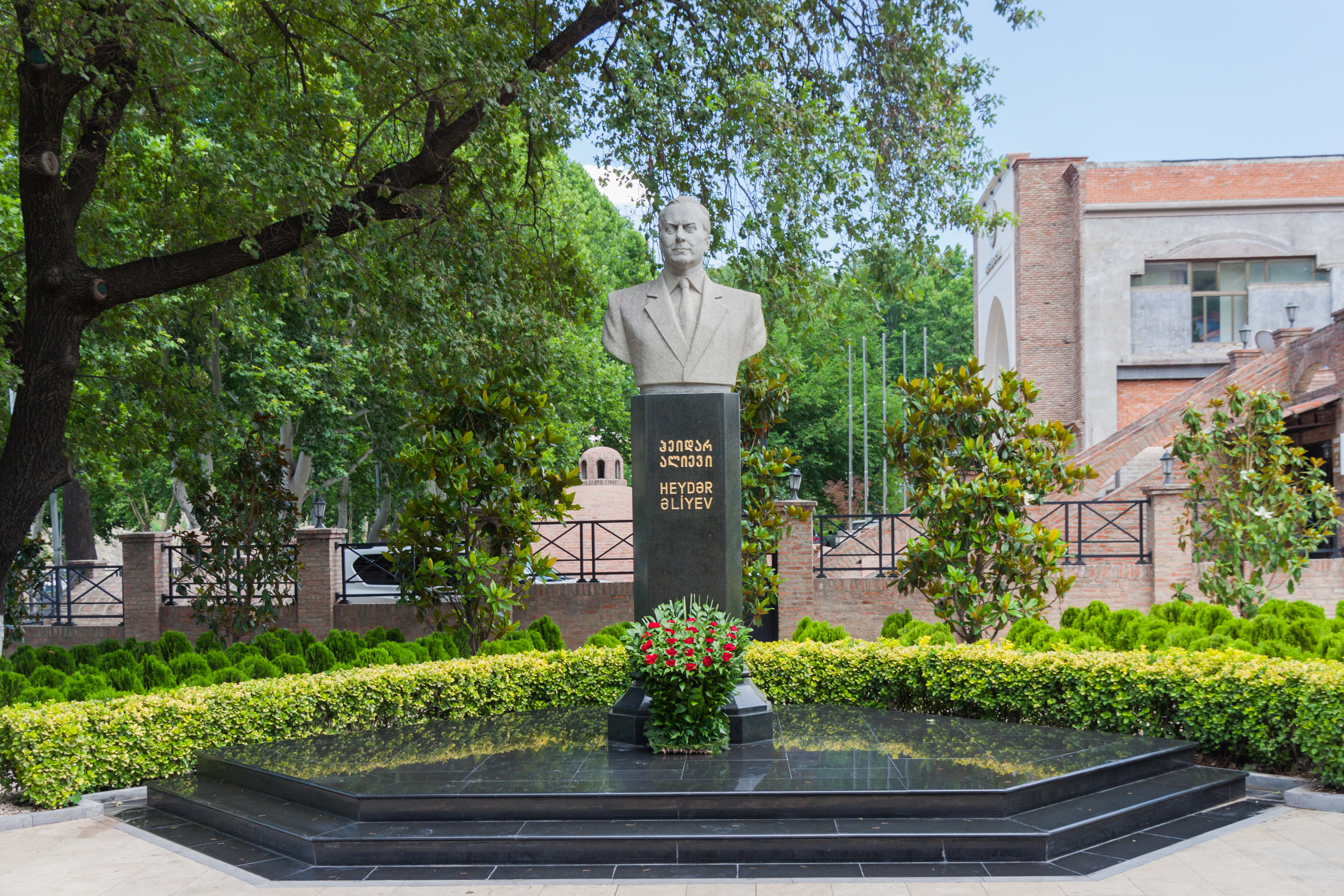 2014 Tbilisi, Popiersie Heydəra Əliyeva (01)