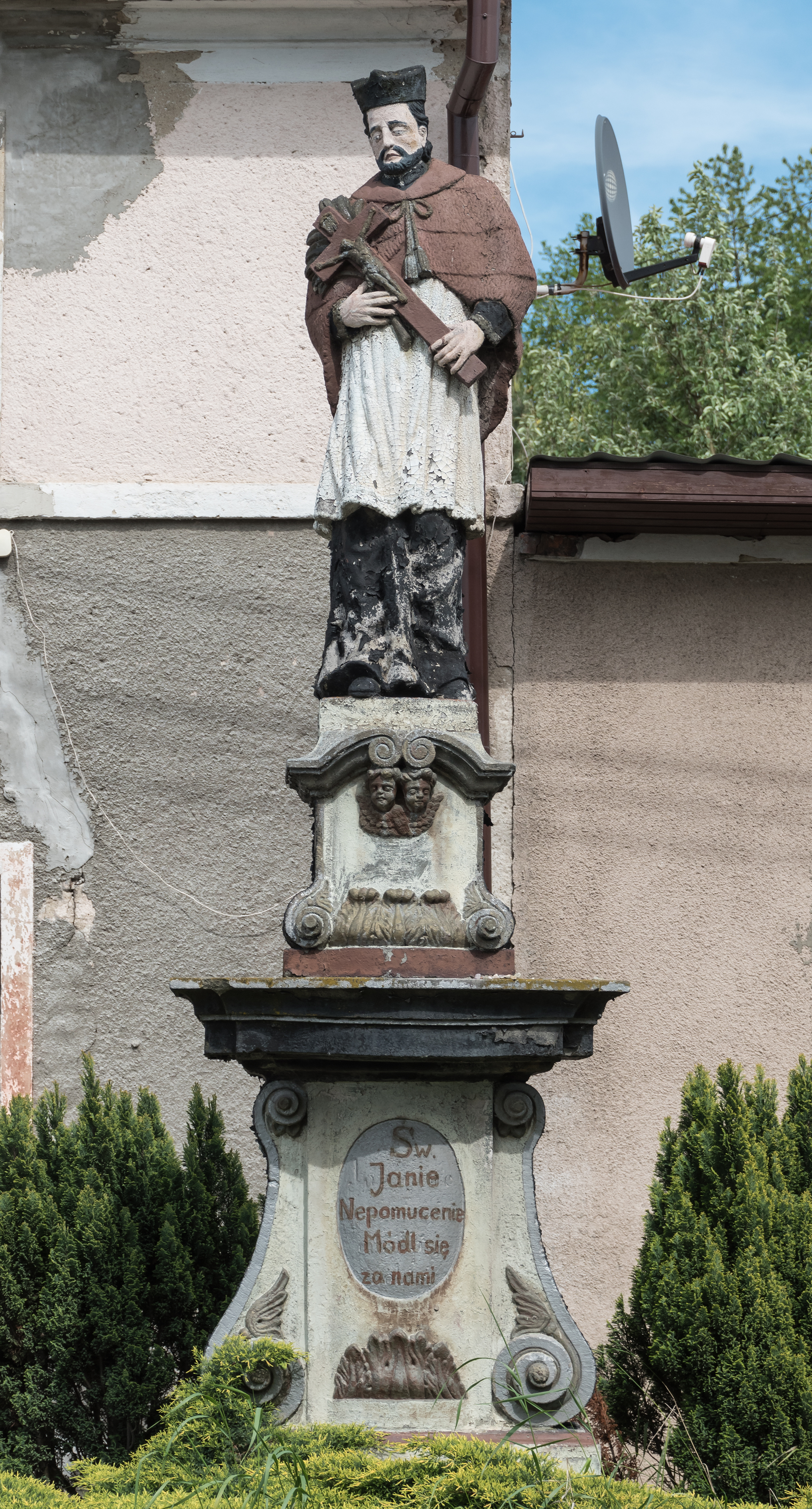 2016 Figura św. Jana Nepomucena w Boguszynie 01