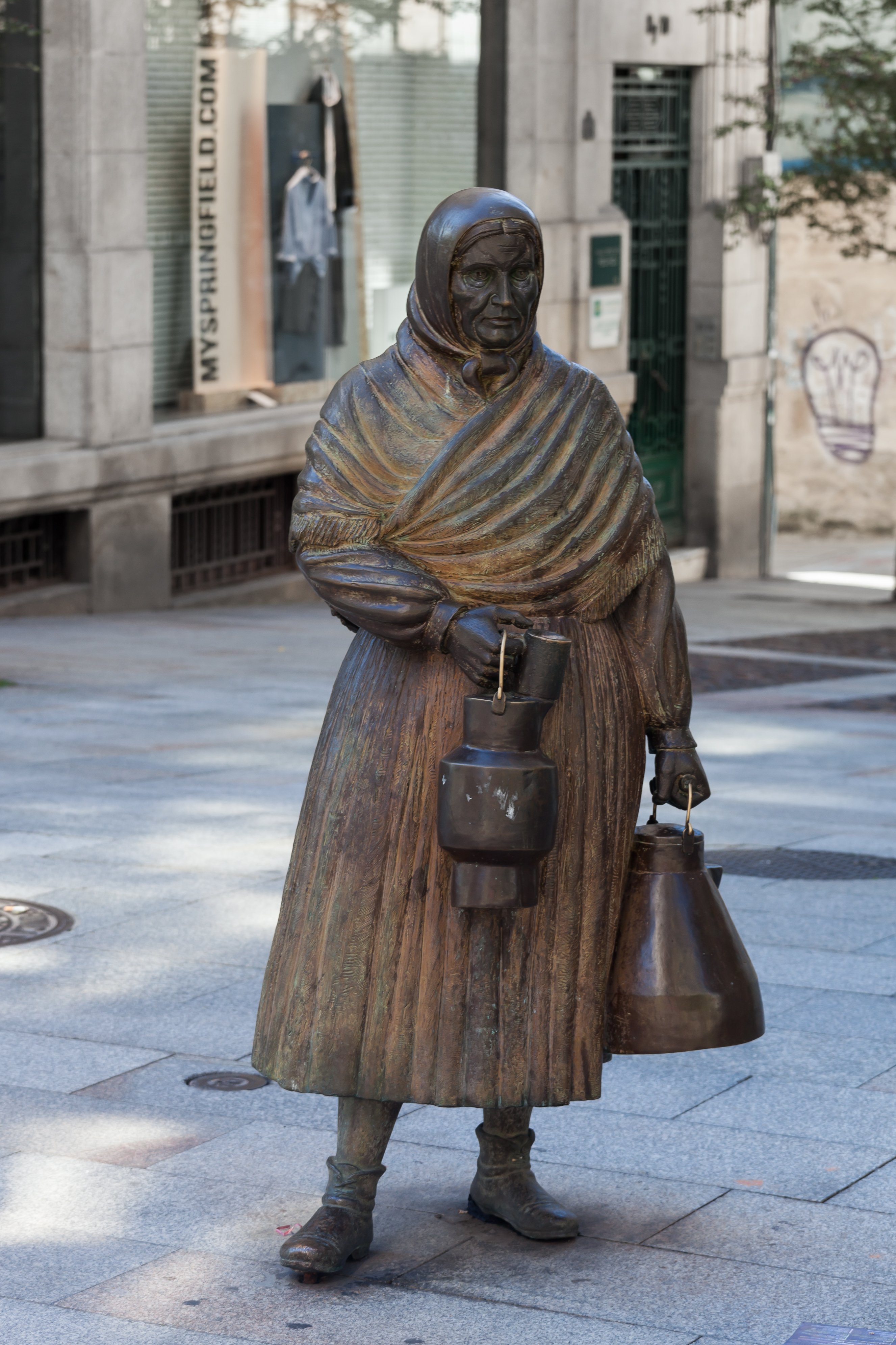 2017 Escultura A leiteira de Ramón Conde. Ourense. Galiza