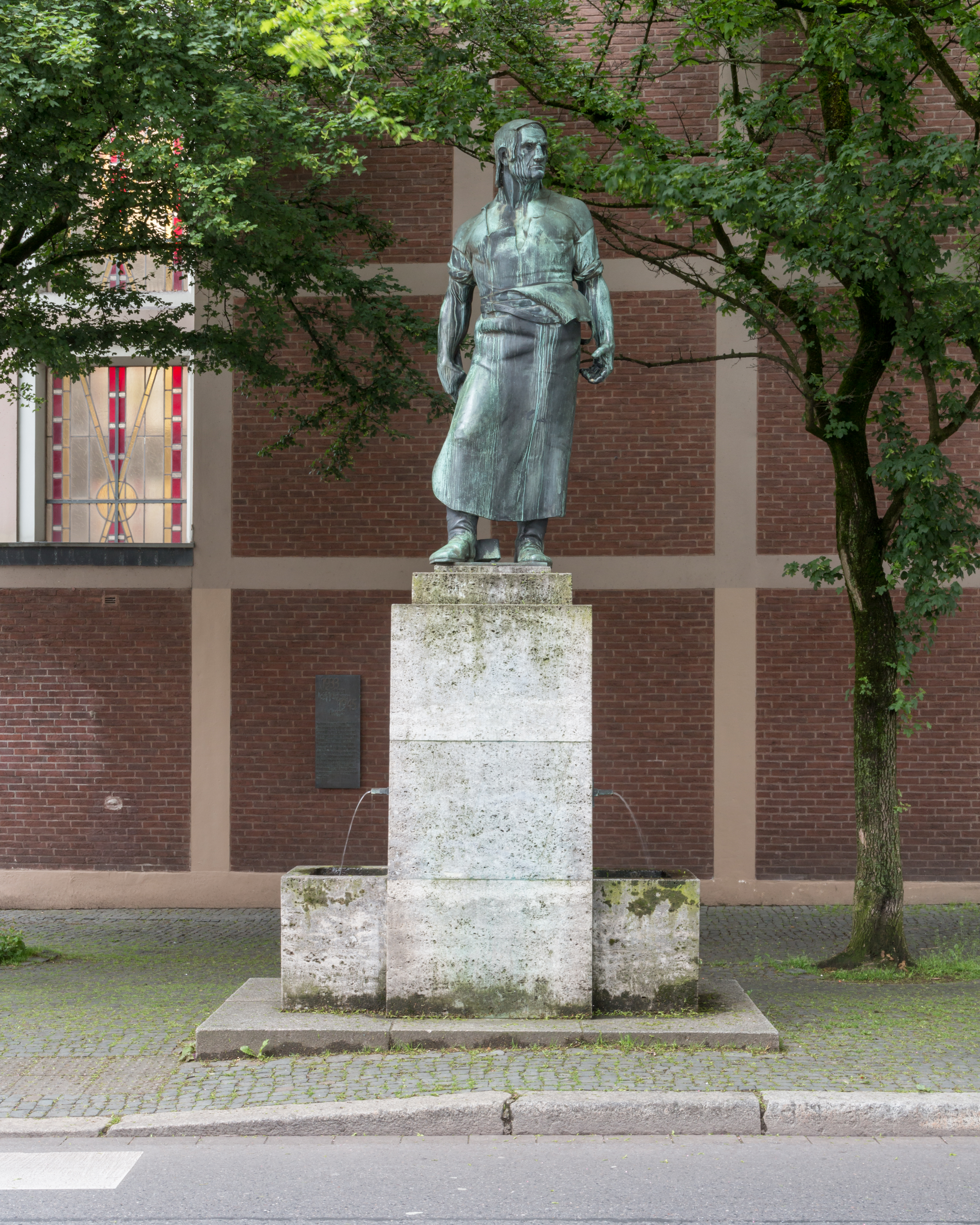 Aachen, Skulptur -Wehrhafter Schmied- -- 2016 -- 2808