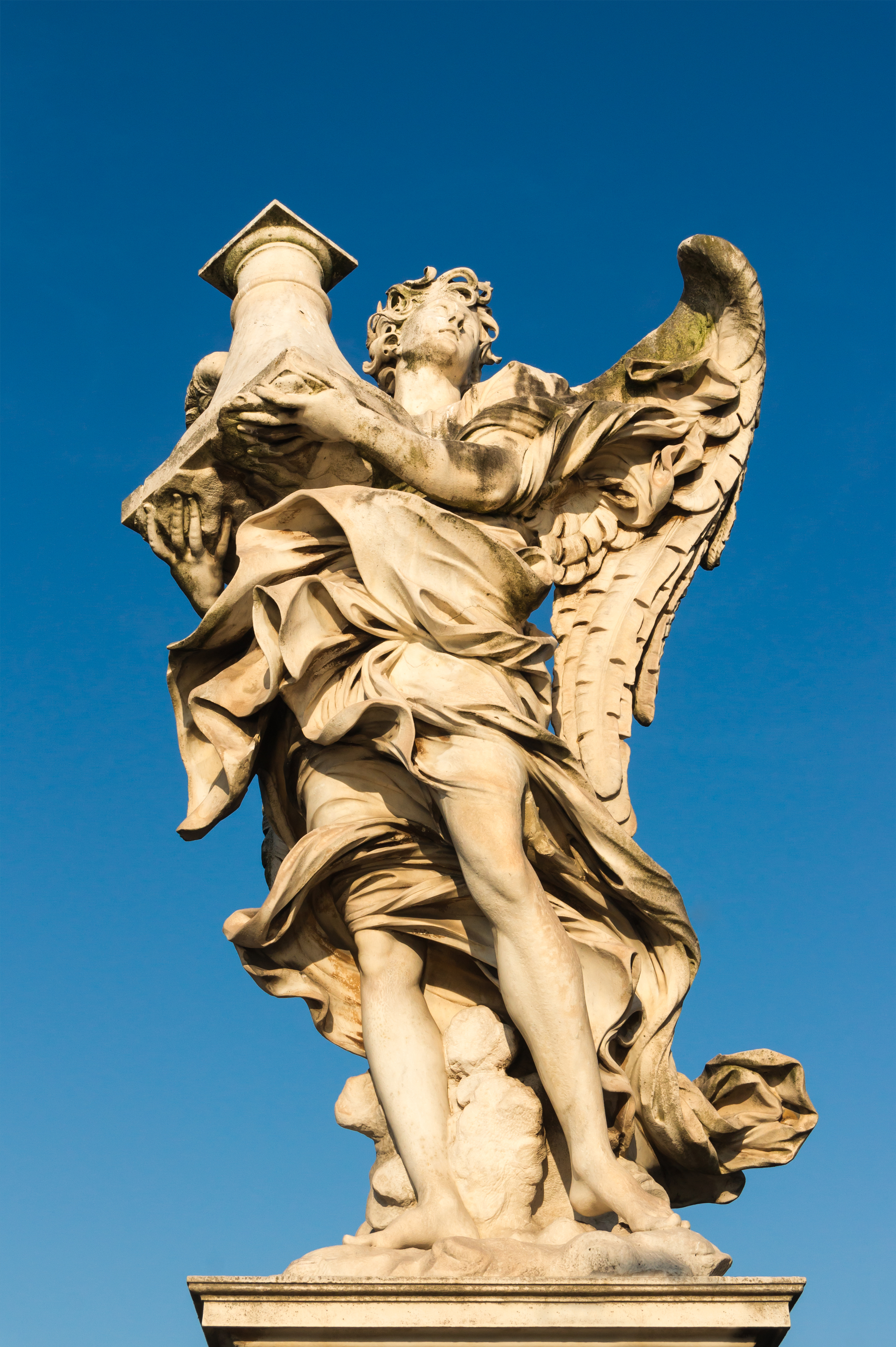 Ange à la colonne d'Antonio Raggi, pont Sant'Angelo, Rome, Italie