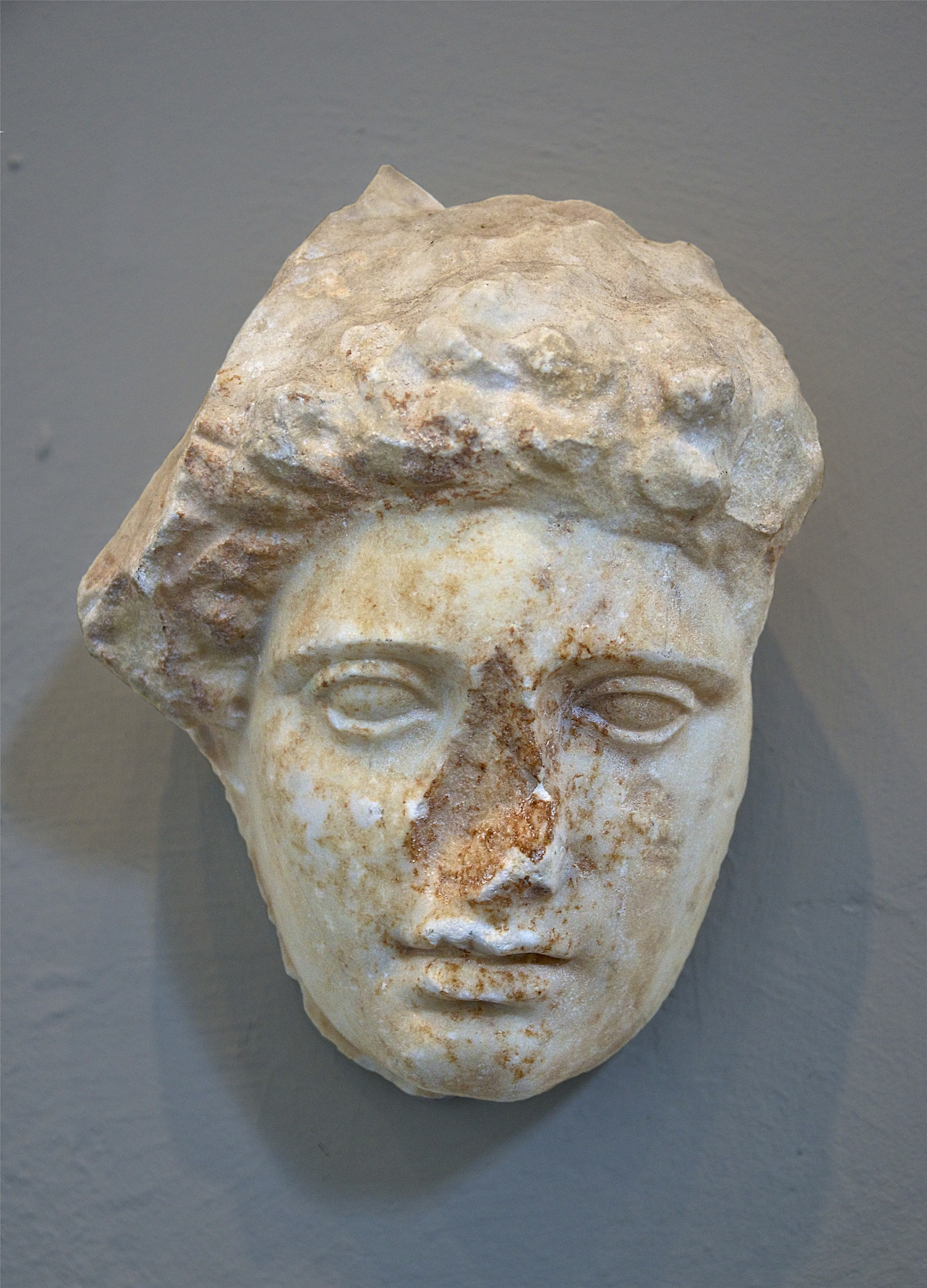 Arch mus Rhodes 13640 head mourning female