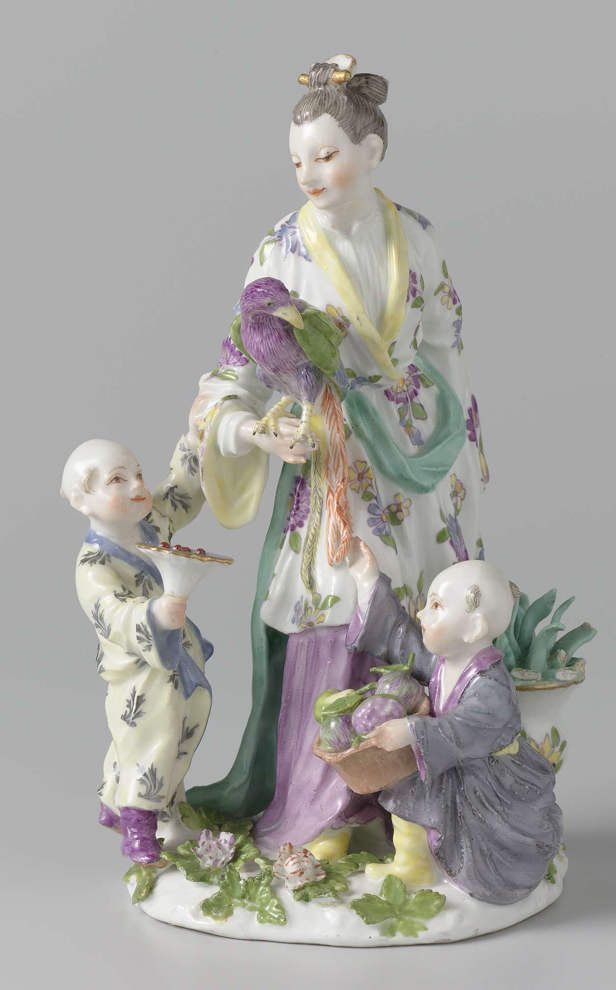 Aziatische vrouw met kinderen (cropped)