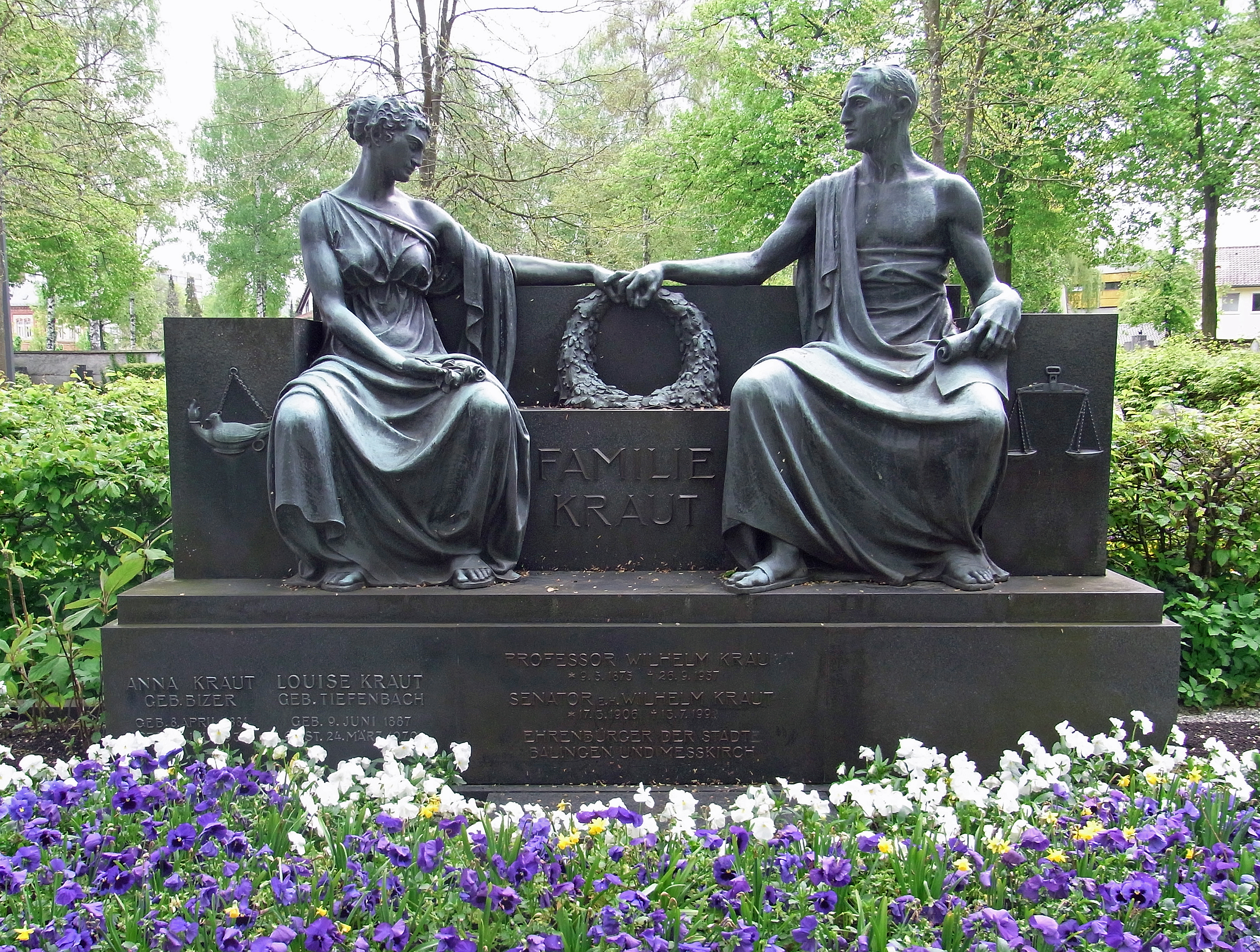 Balingen-Friedhof-Grabmal Familie Kraut29359