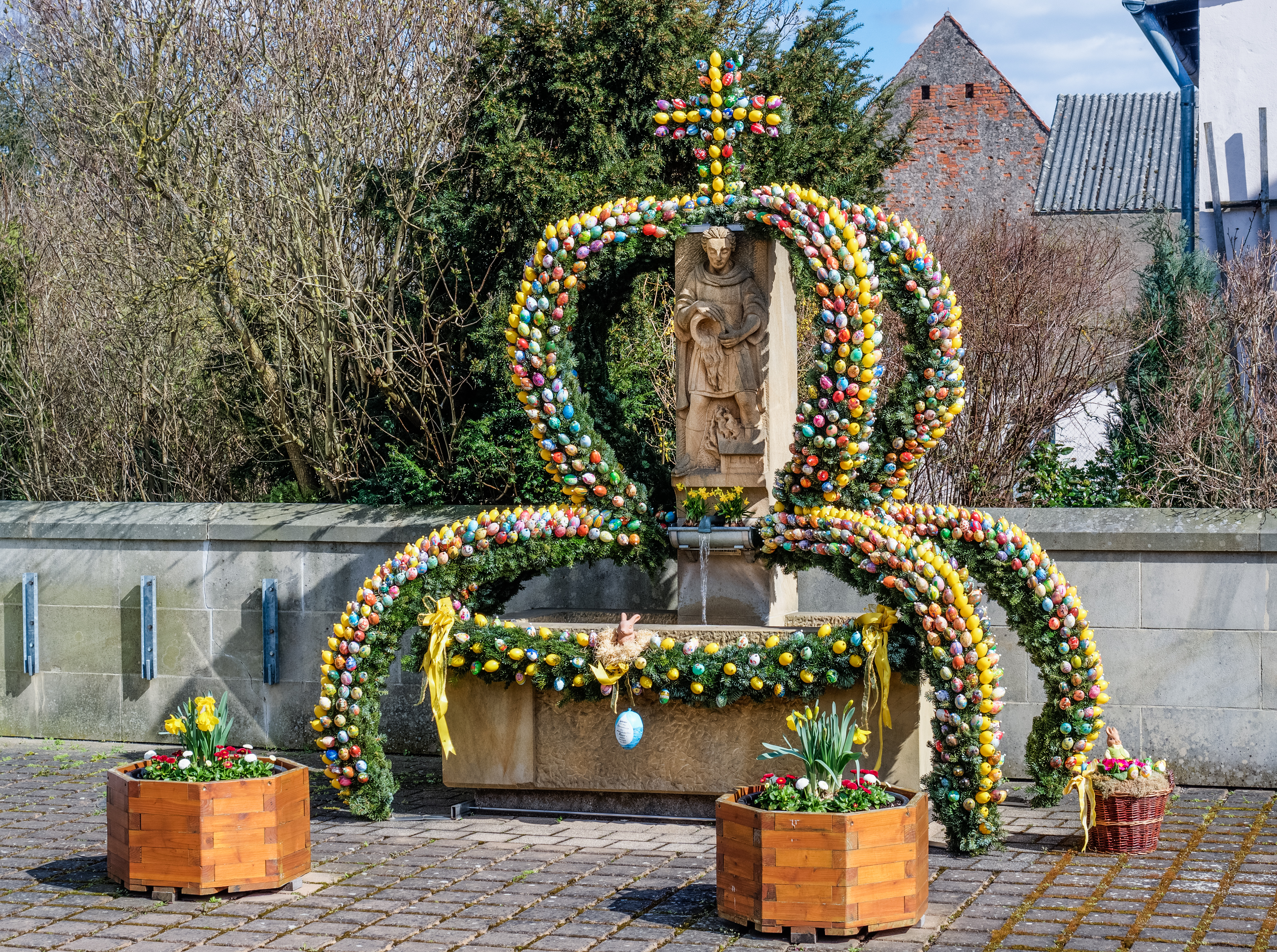 Birkach-easter-fountain--P4032482