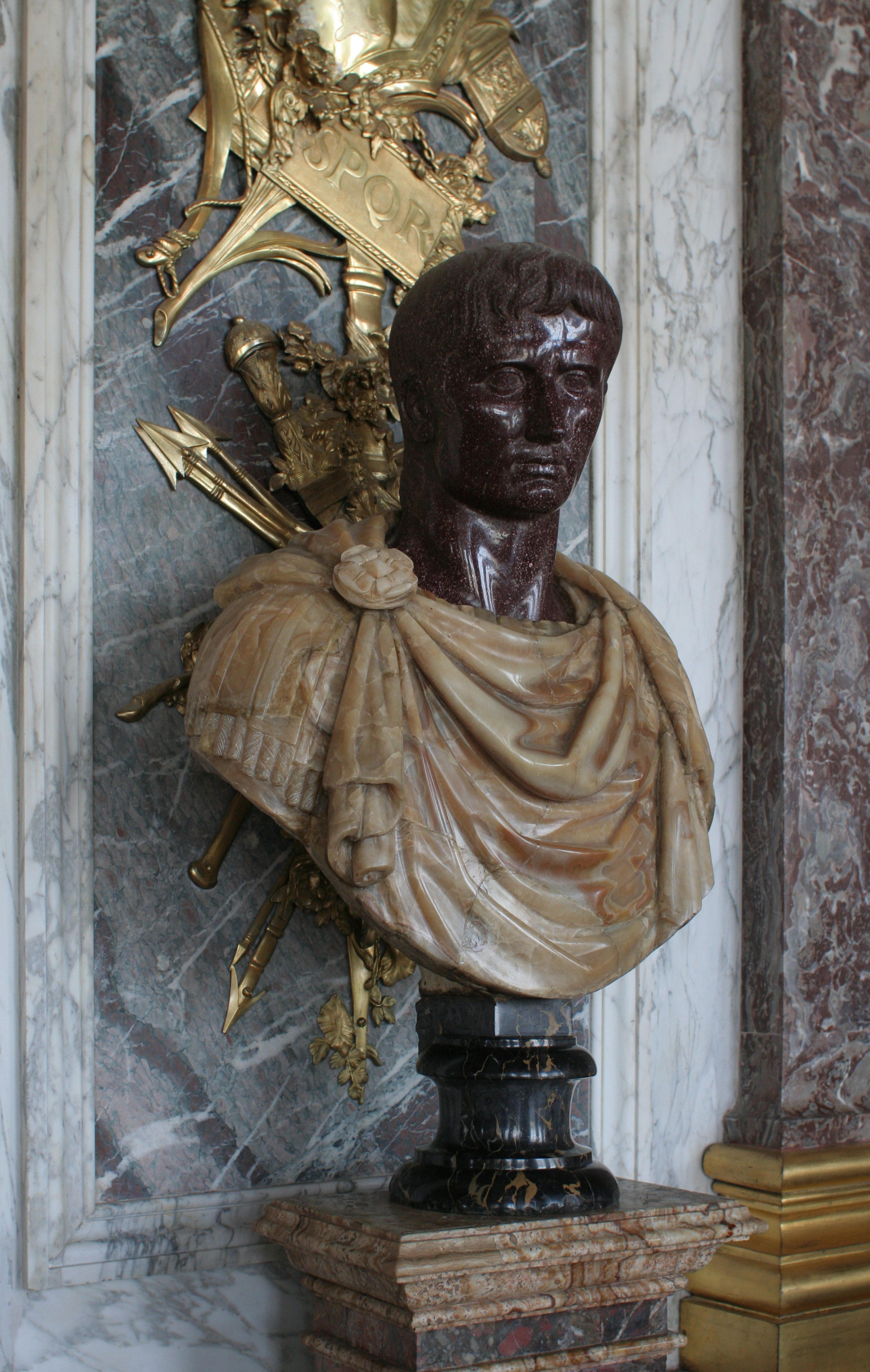 Château de Versailles, galerie des glaces, buste d'empereur romain 04 (Auguste)