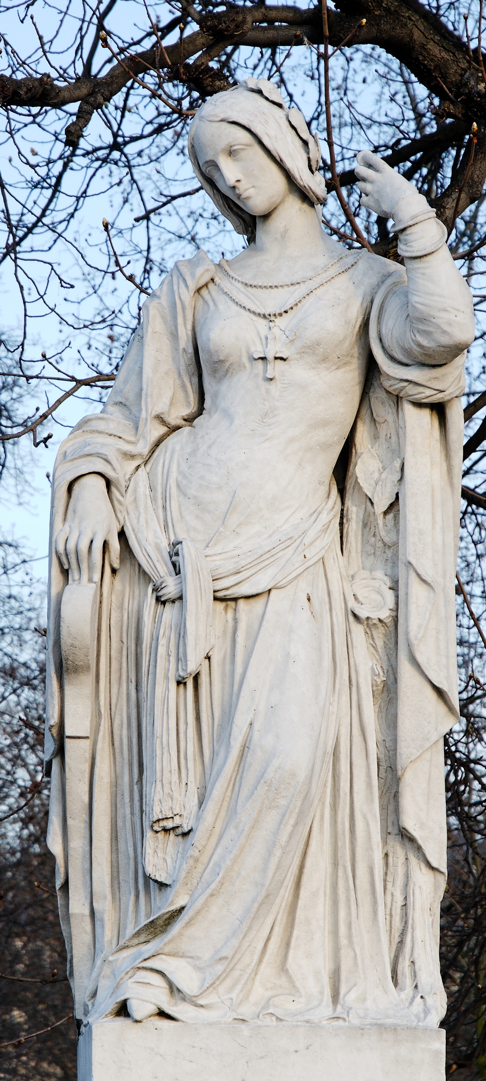 Clemence Isaure Jardin du Luxembourg