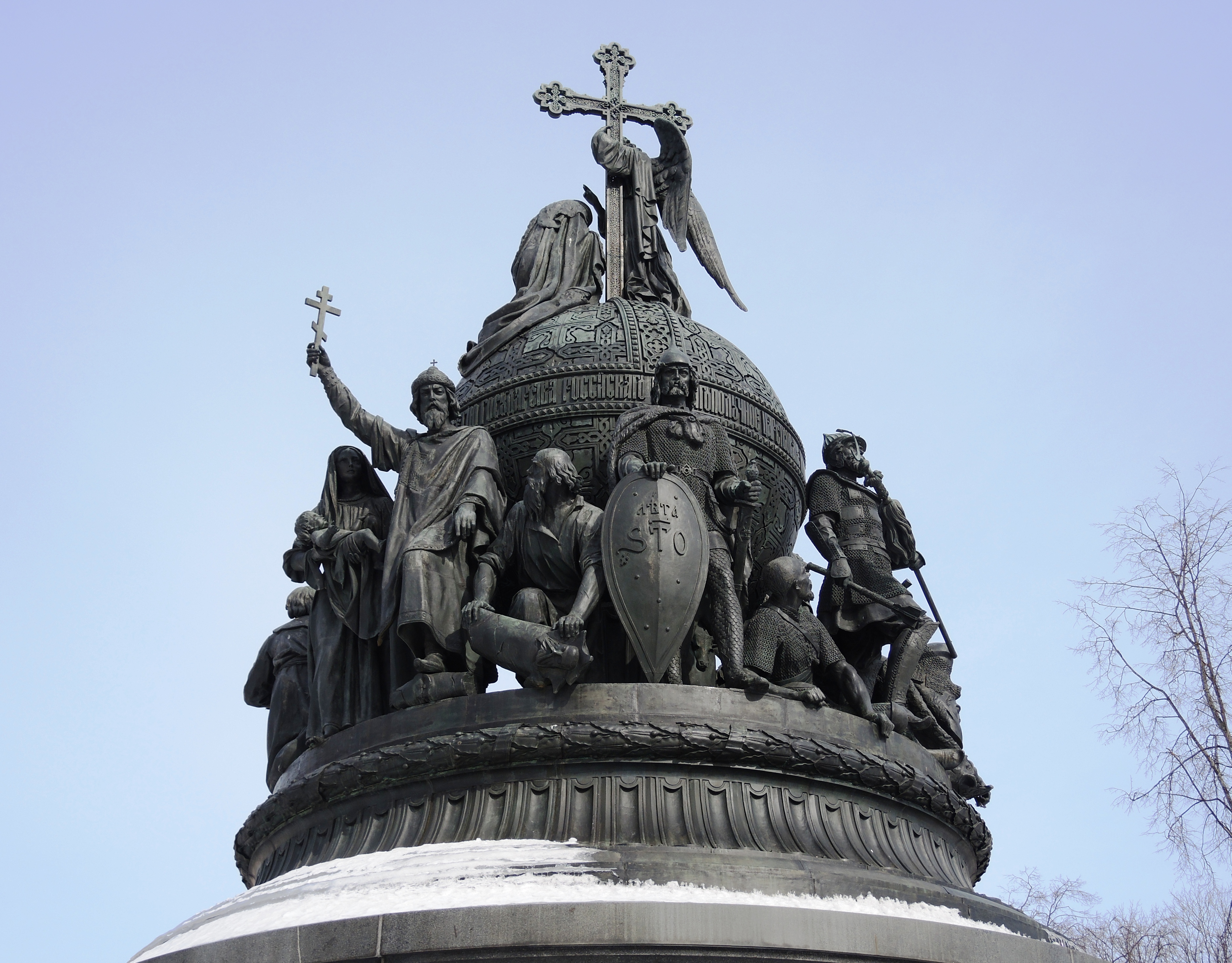 Верхний ярус памятника Тысячелетию России