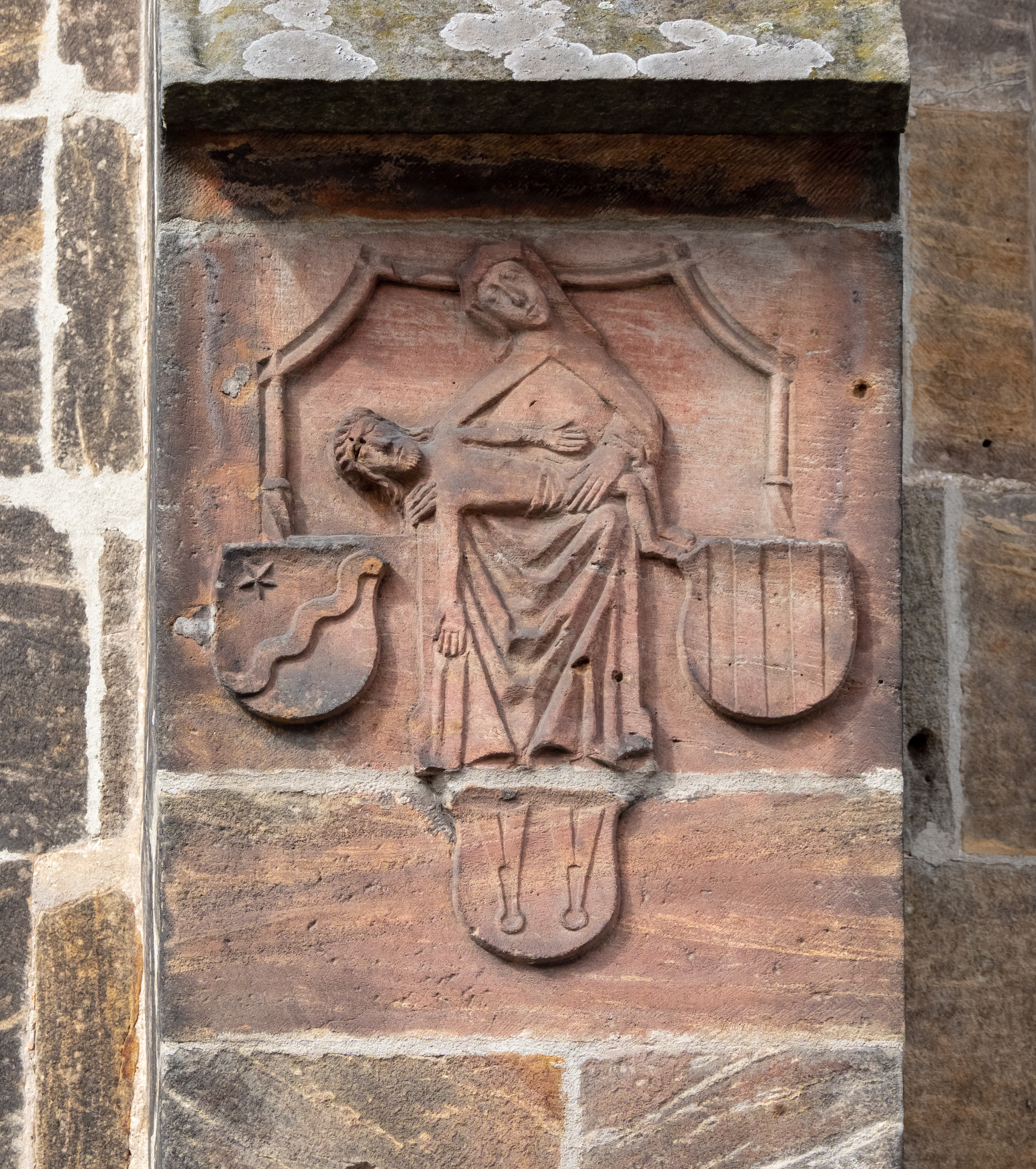 Ebern Friedhofskapelle Wappen 9091102