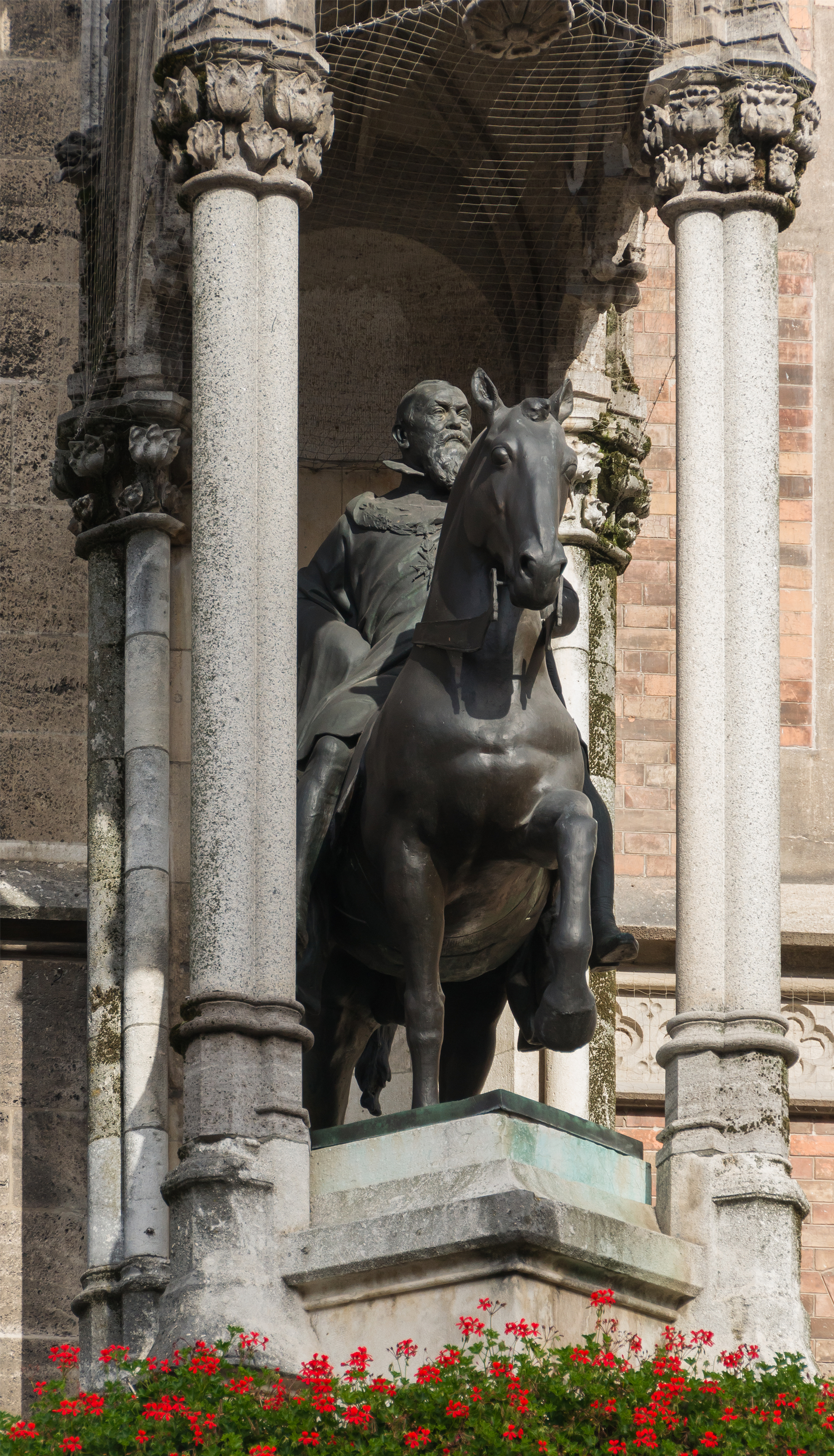 Equestrian statue Prince Regent Luitpold Rathaus Munich face