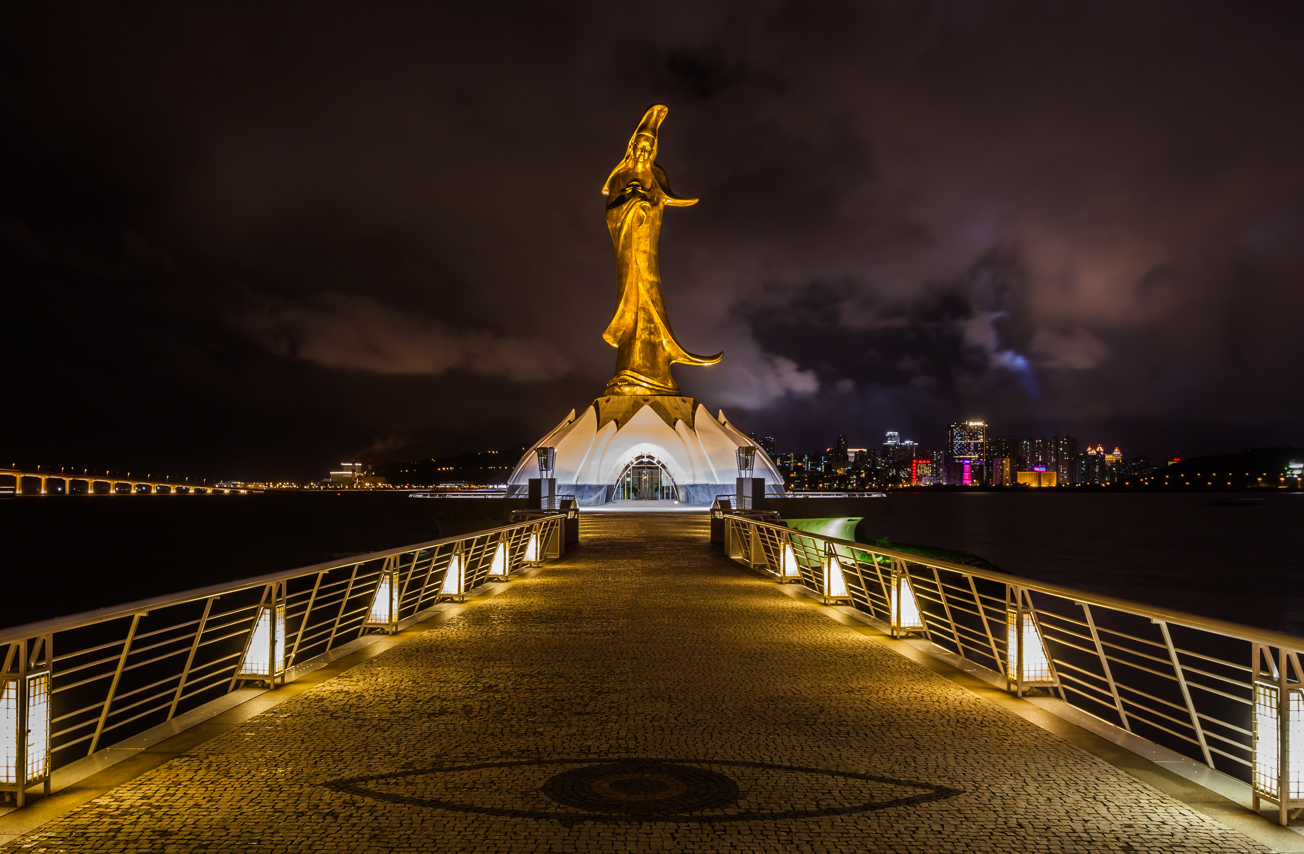 Estatua de Guan Yin, Macao, 2013-08-08, DD 08