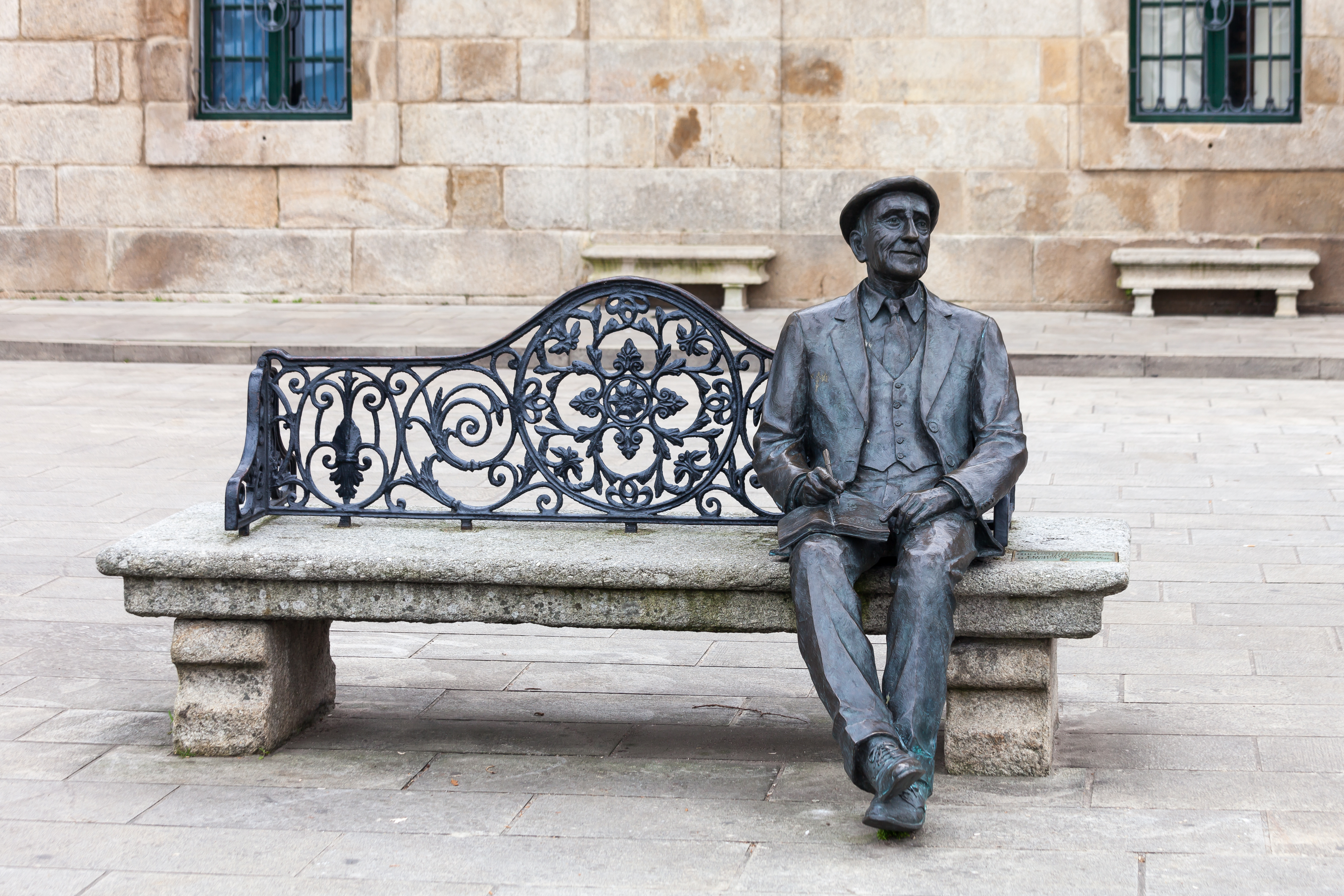 Estatua de Ramón Cabanillas en Cambados