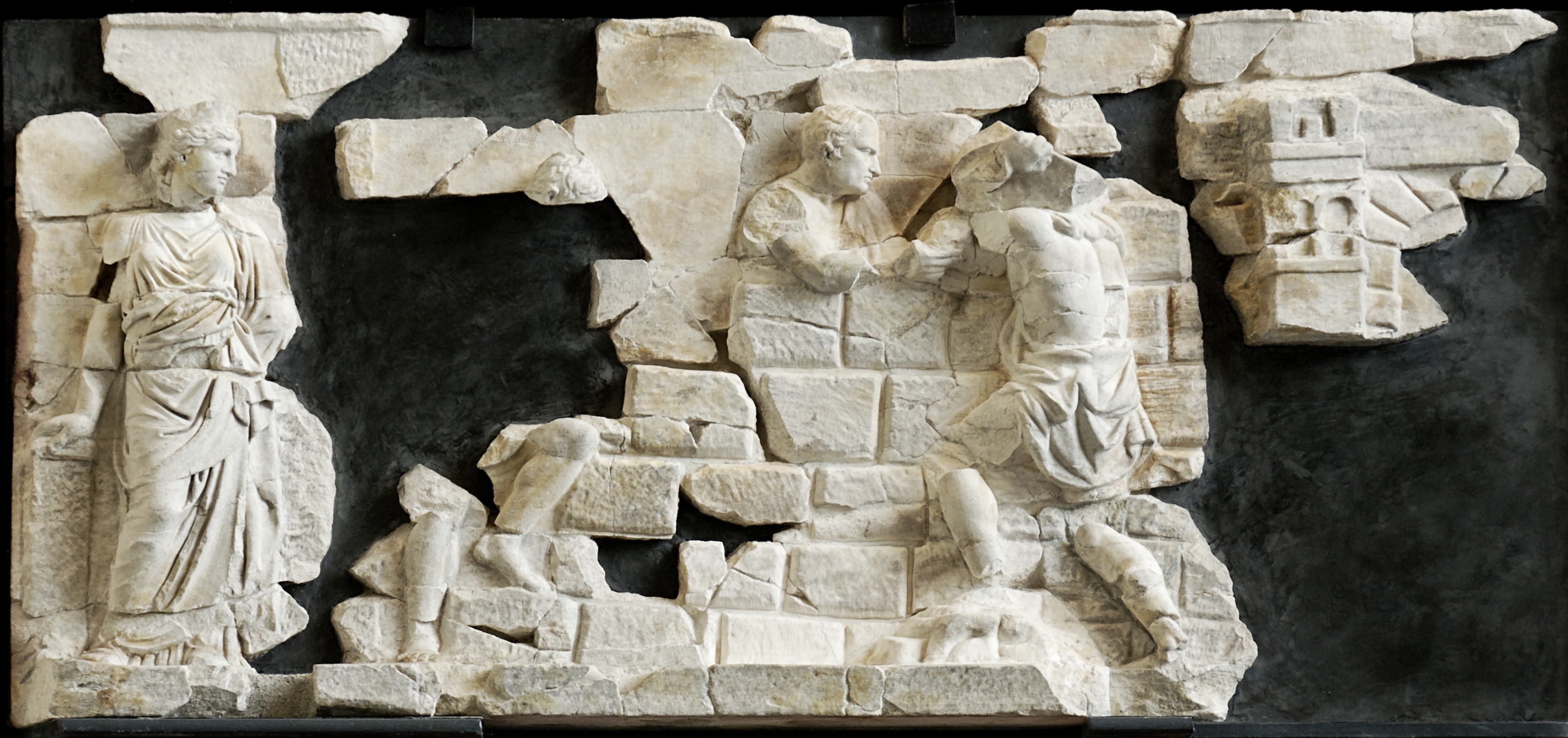 Frieze Basilica Aemilia Massimo n2