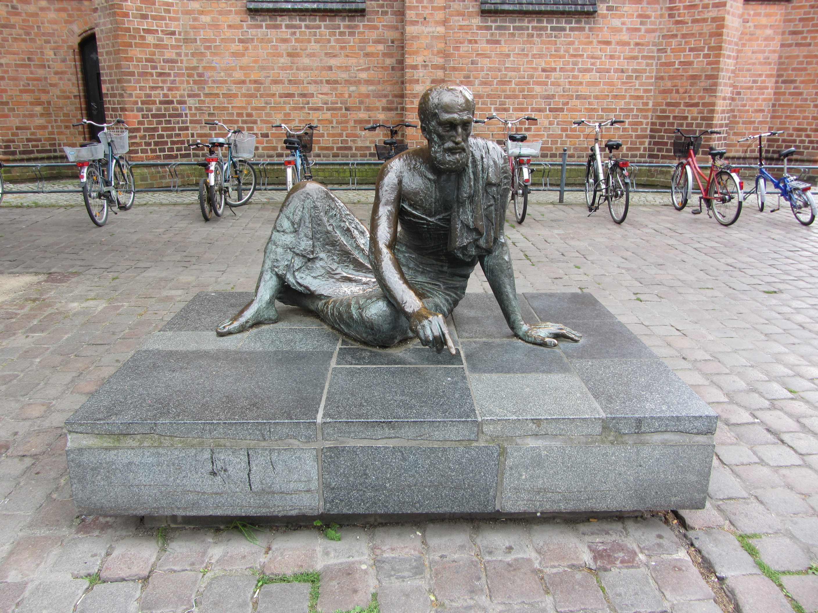 Güstrow Markt Skulptur Archimedes 2012-07-11 167