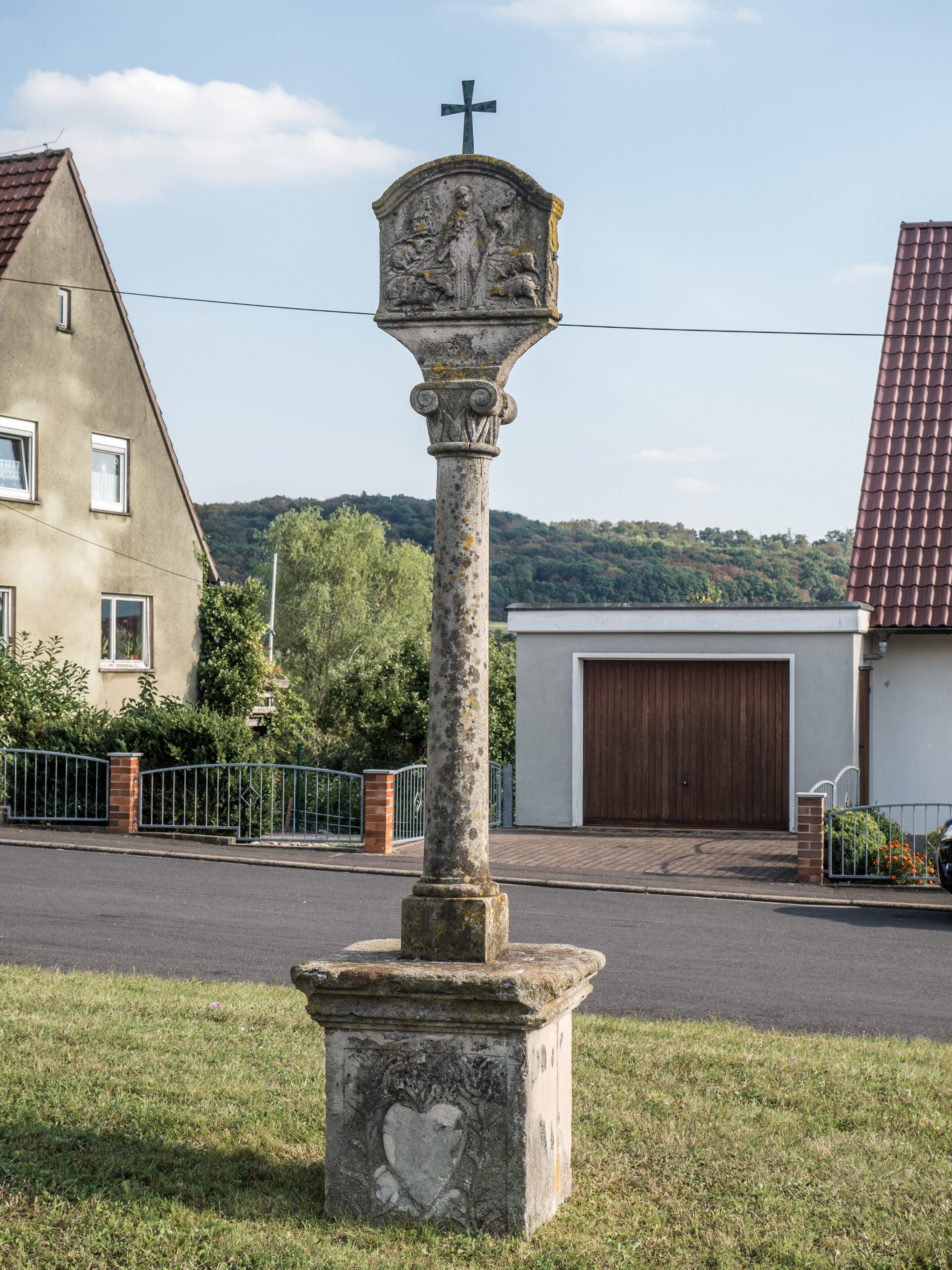 Hundelshausen-Sanstone-column-9240045