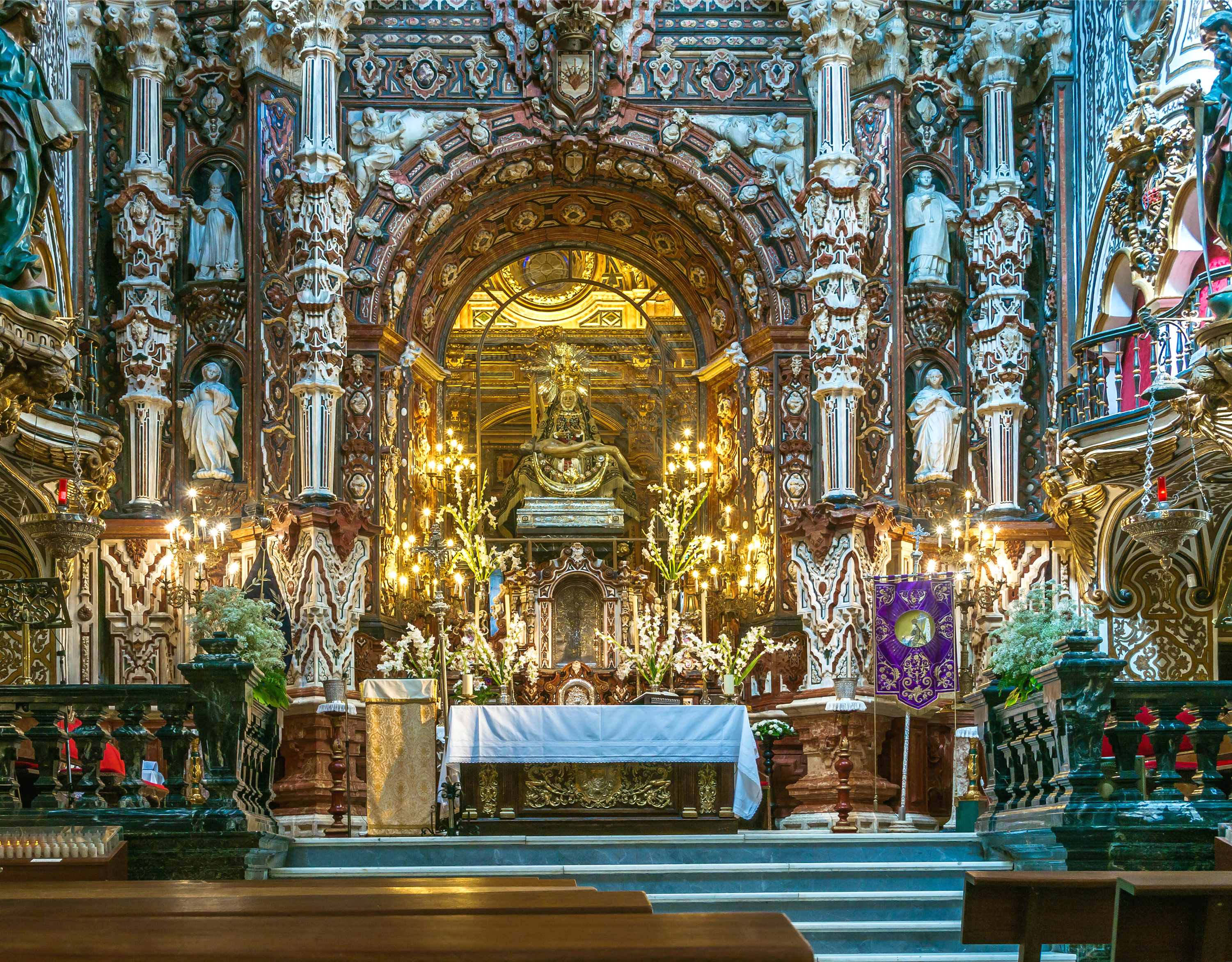 Interior Basilica de las Angustias Granada
