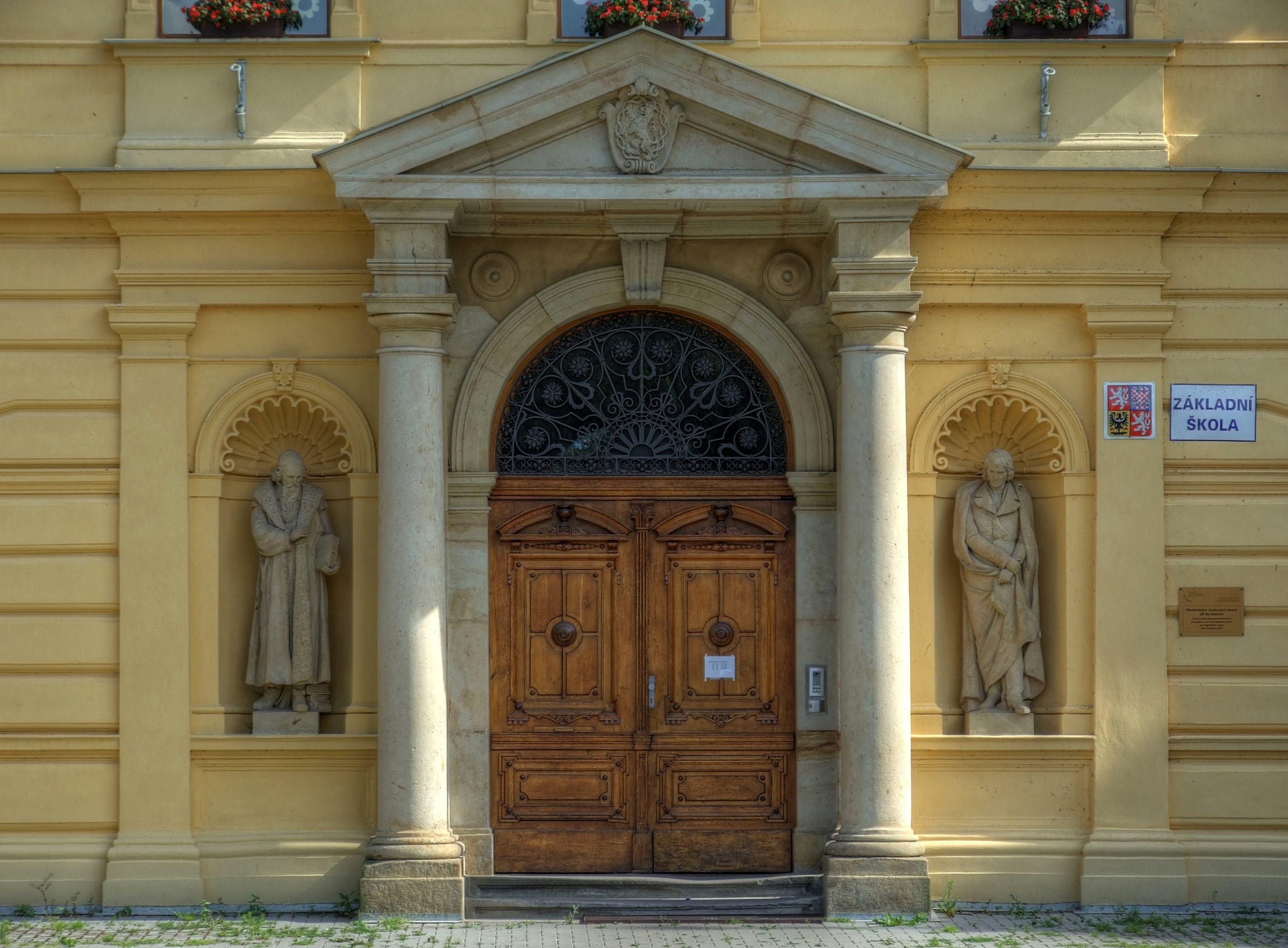 Jaroměř Základní skola Na ostrově Entrance