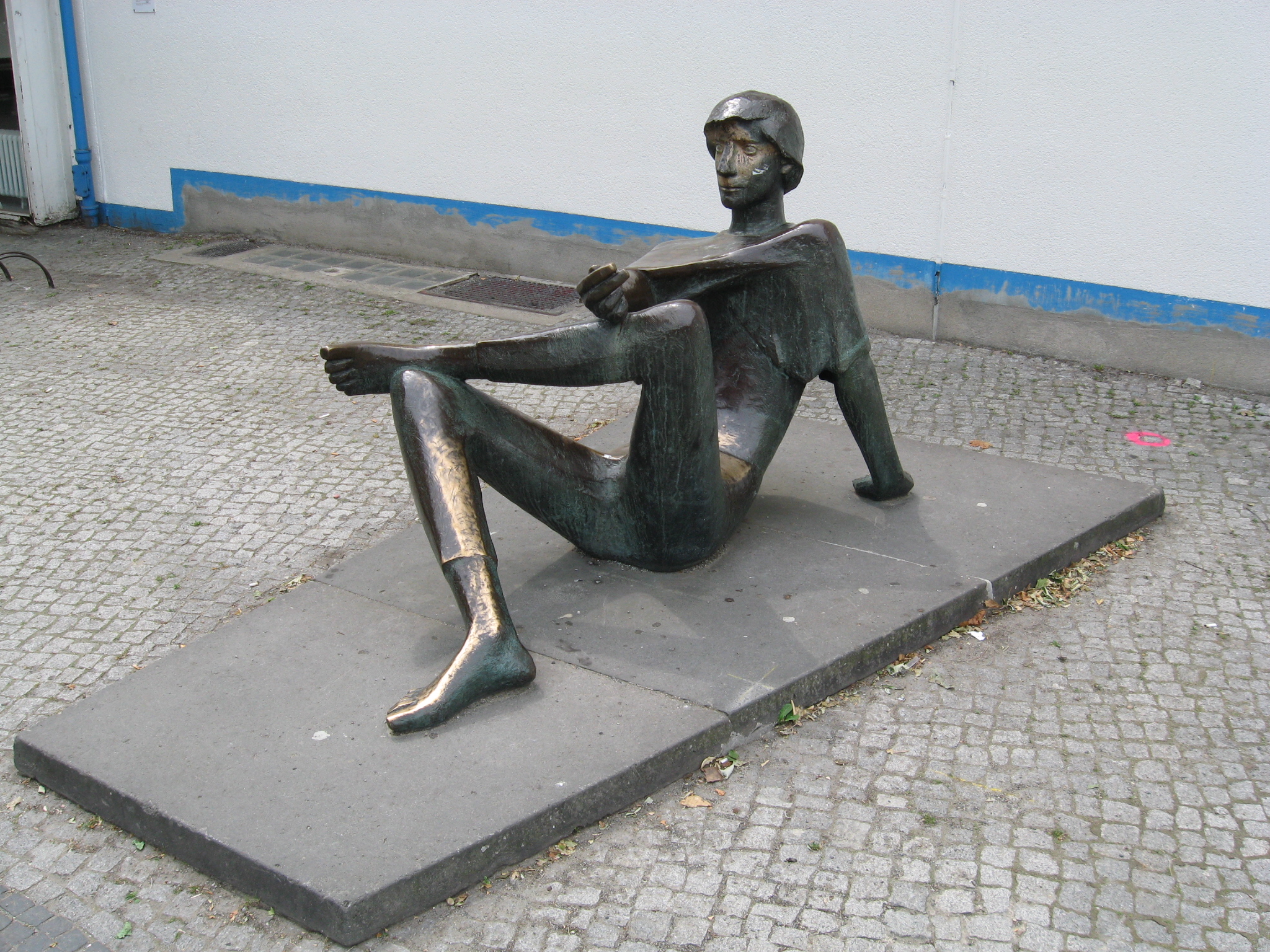 Juengling-Wenke-Brunnenplastik9-ahmberlin