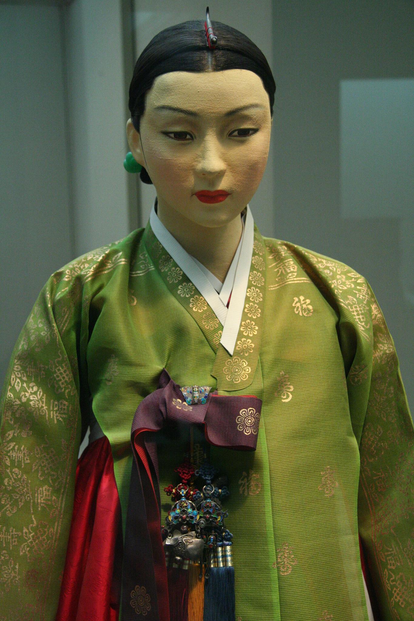 Korean clothing-Hanbok-Dangui-Cheopji-Norigae