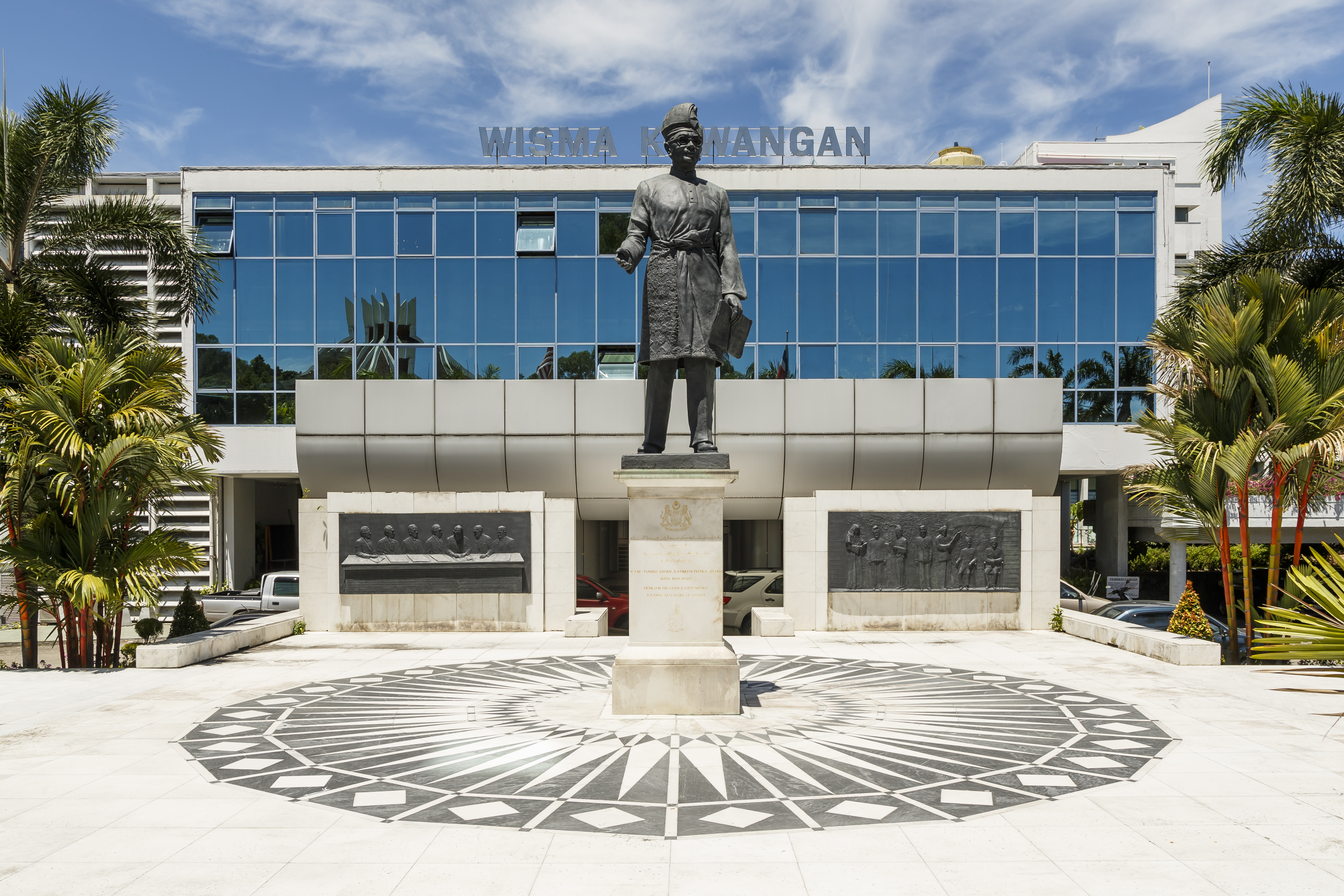 KotaKinabalu Sabah Tunku-Abdu-Rahman-Monument-01