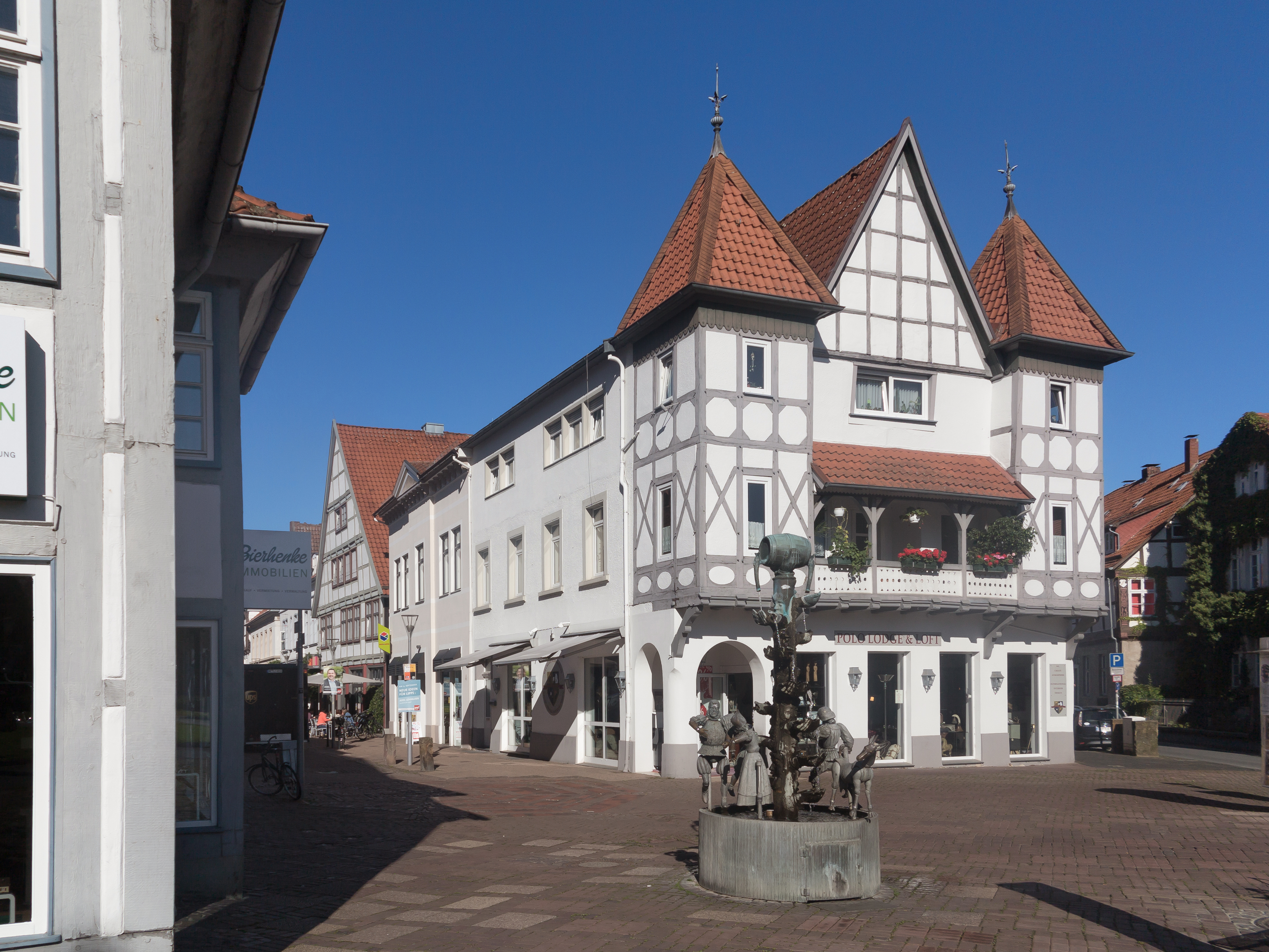 Lemgo, sculptuur aan de Mittelstrasse-Ostertor-Papenstrasse foto5 2015-09-10 10.04