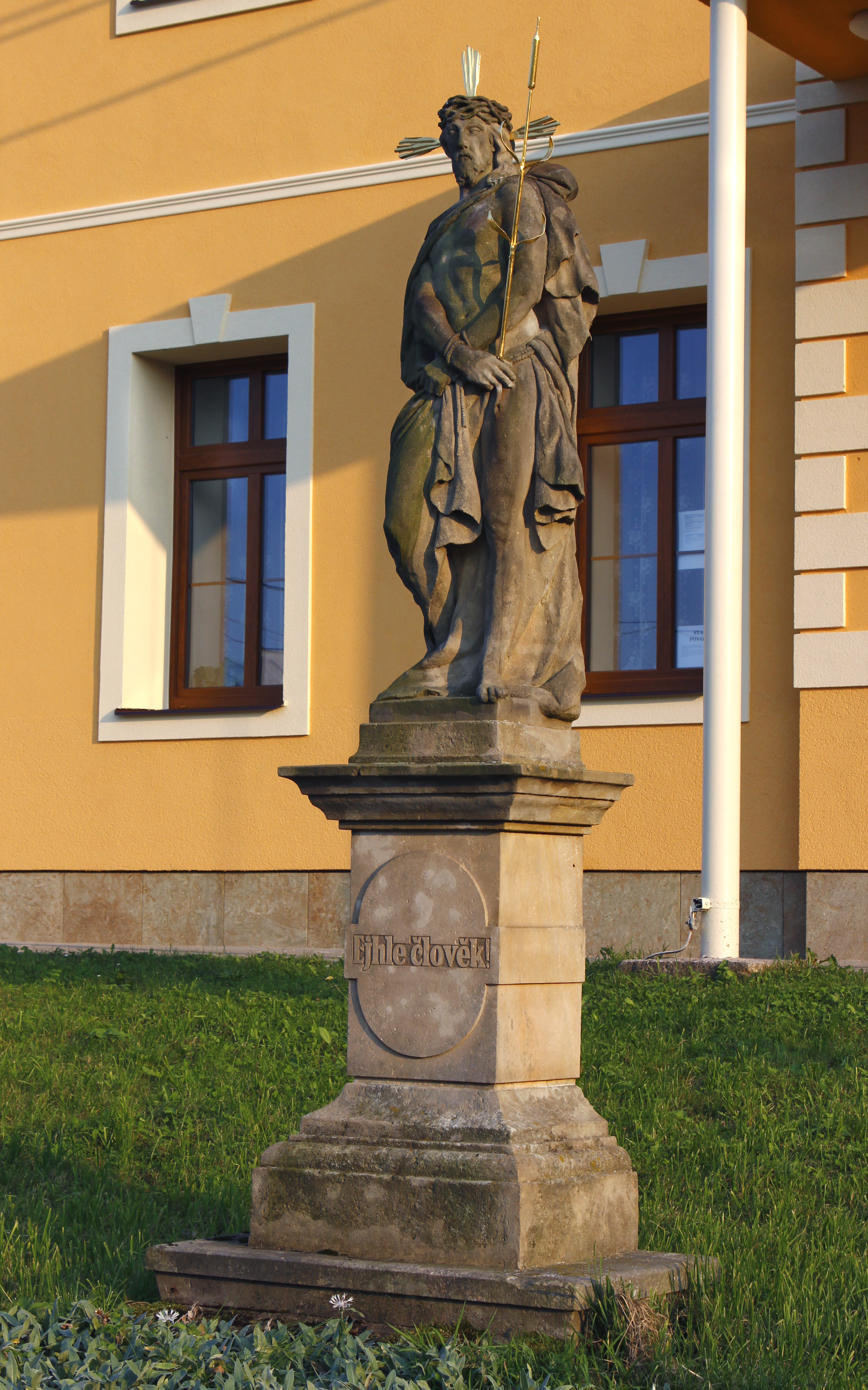 Liberk, statue