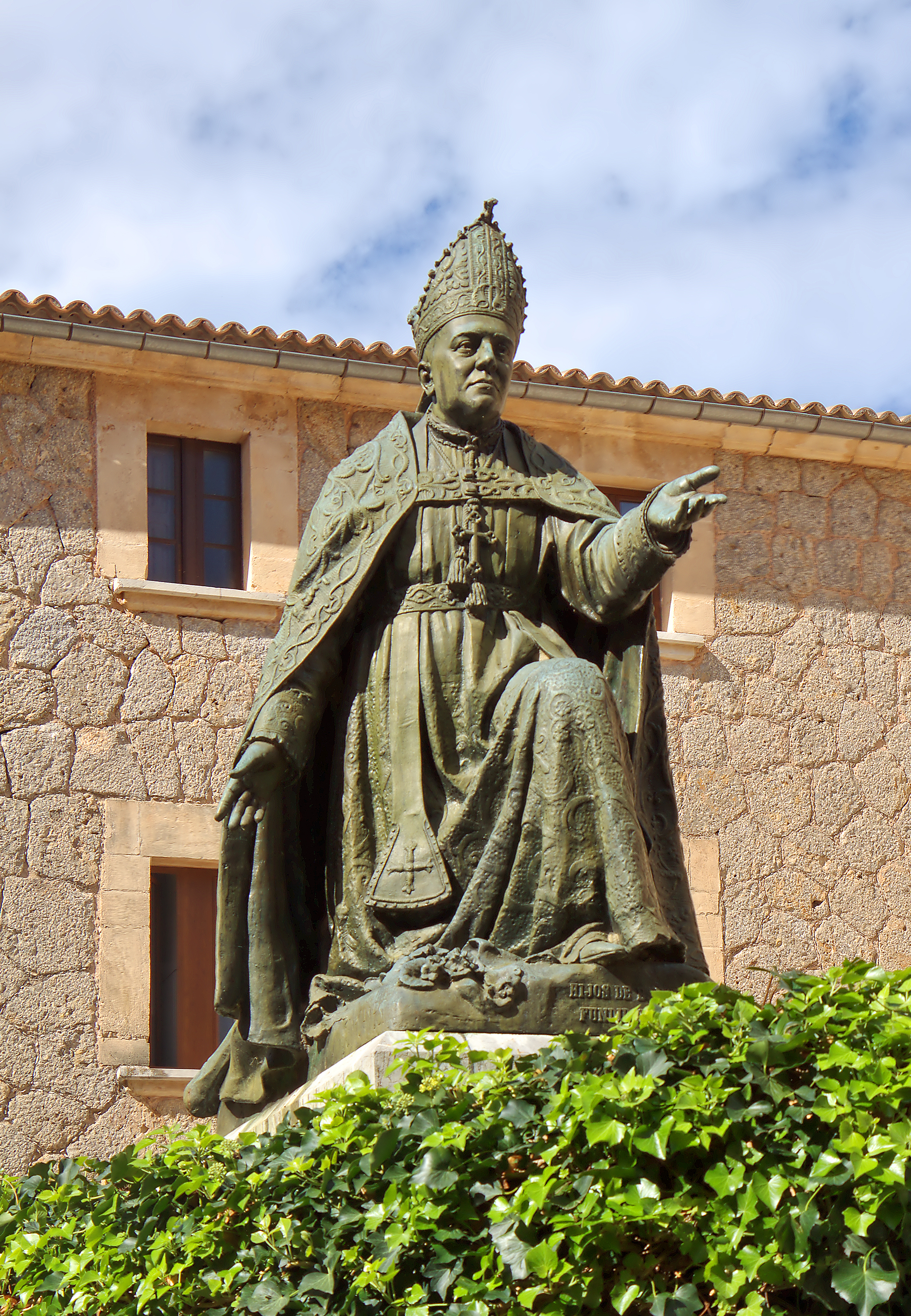 Lluc -Statue of Pere Joan Campins