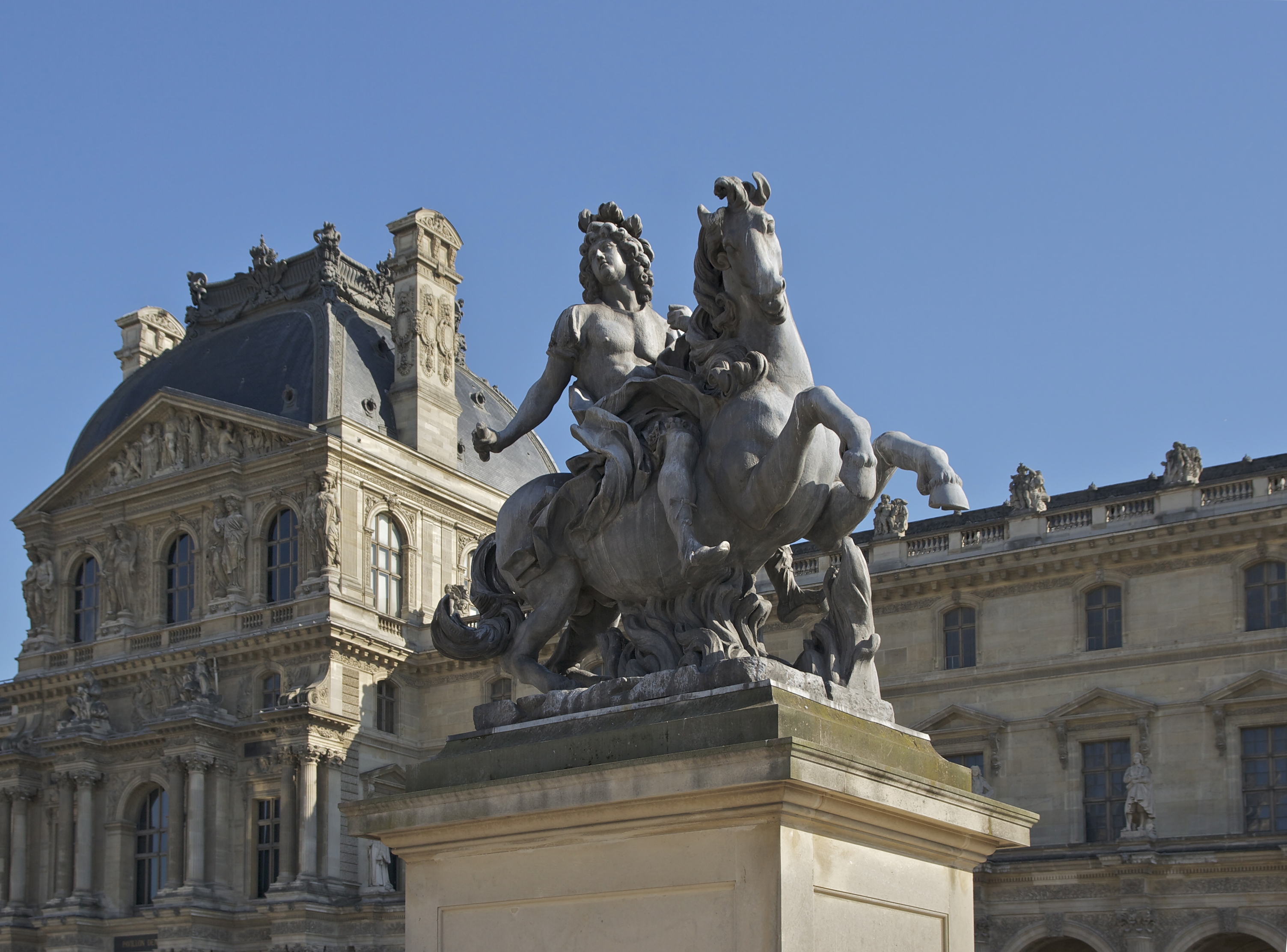 Louis XIV Bernin réplique Cour Napoléon Louvre