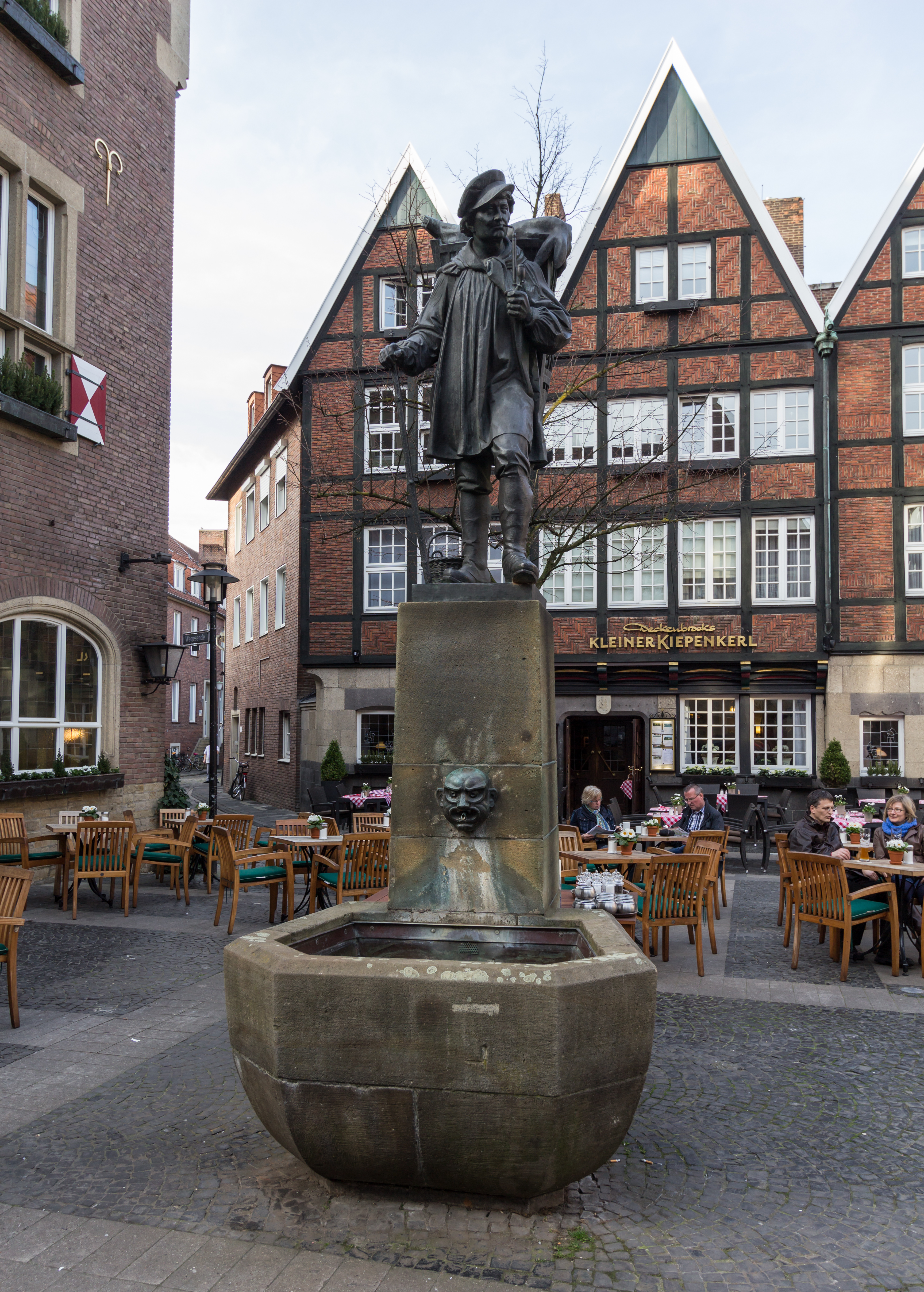 Münster, Kiepenkerldenkmal (Spiekerhof) -- 2014 -- 6885