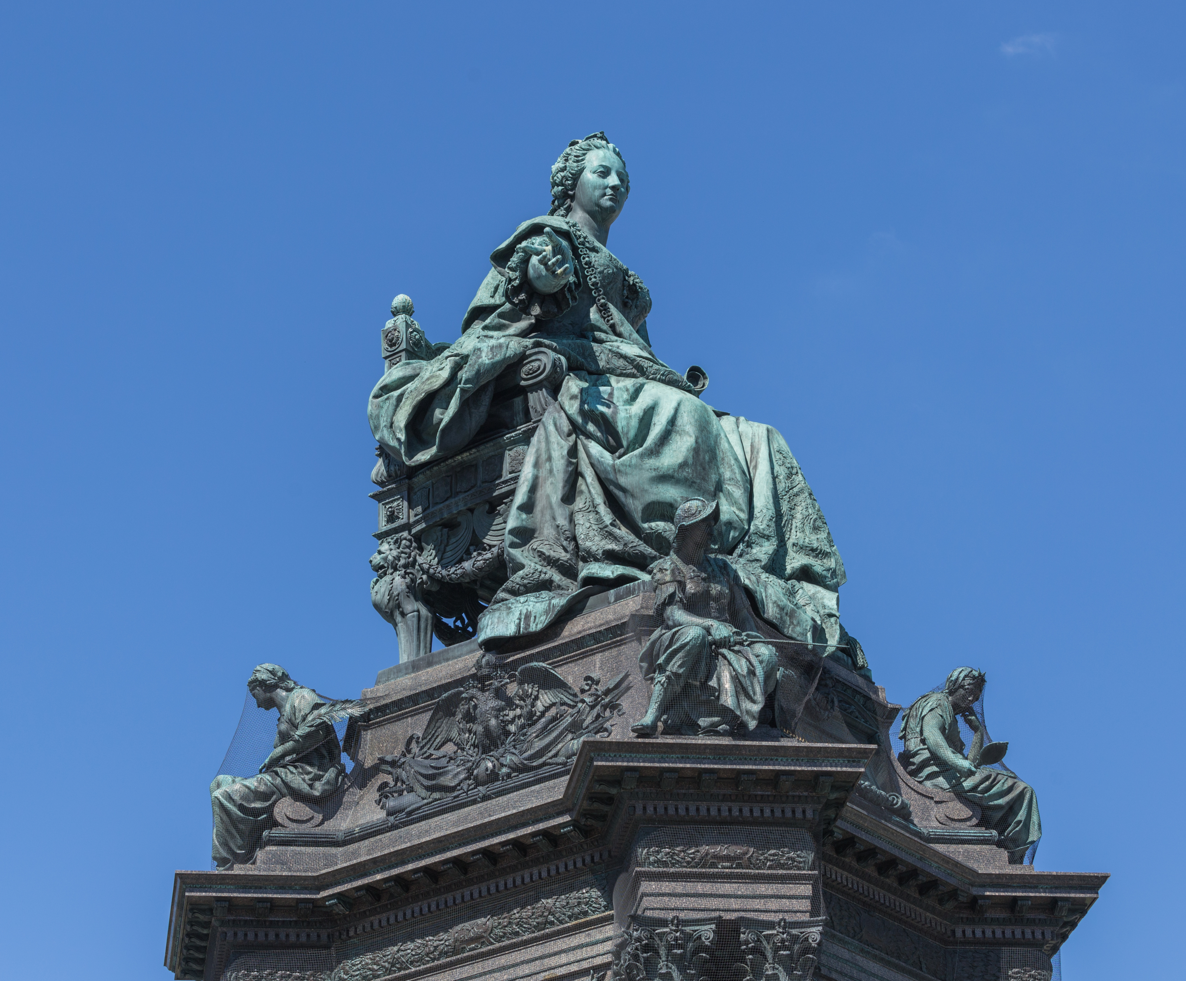 Maria-Theresiendenkmal - Hauptfigur -5191
