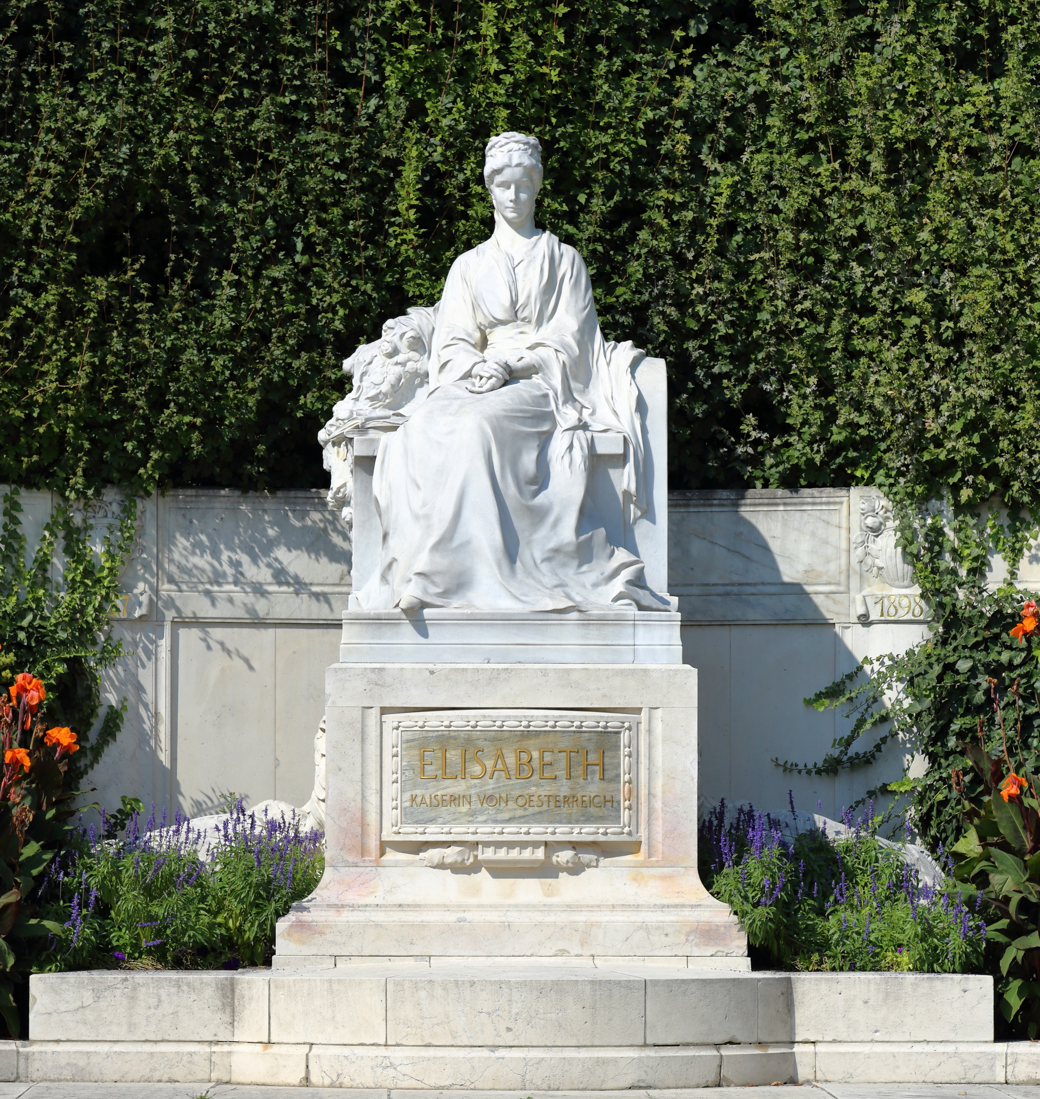 Monument to Empress Elisabeth, Volksgarten Vienna, September 2016 -2