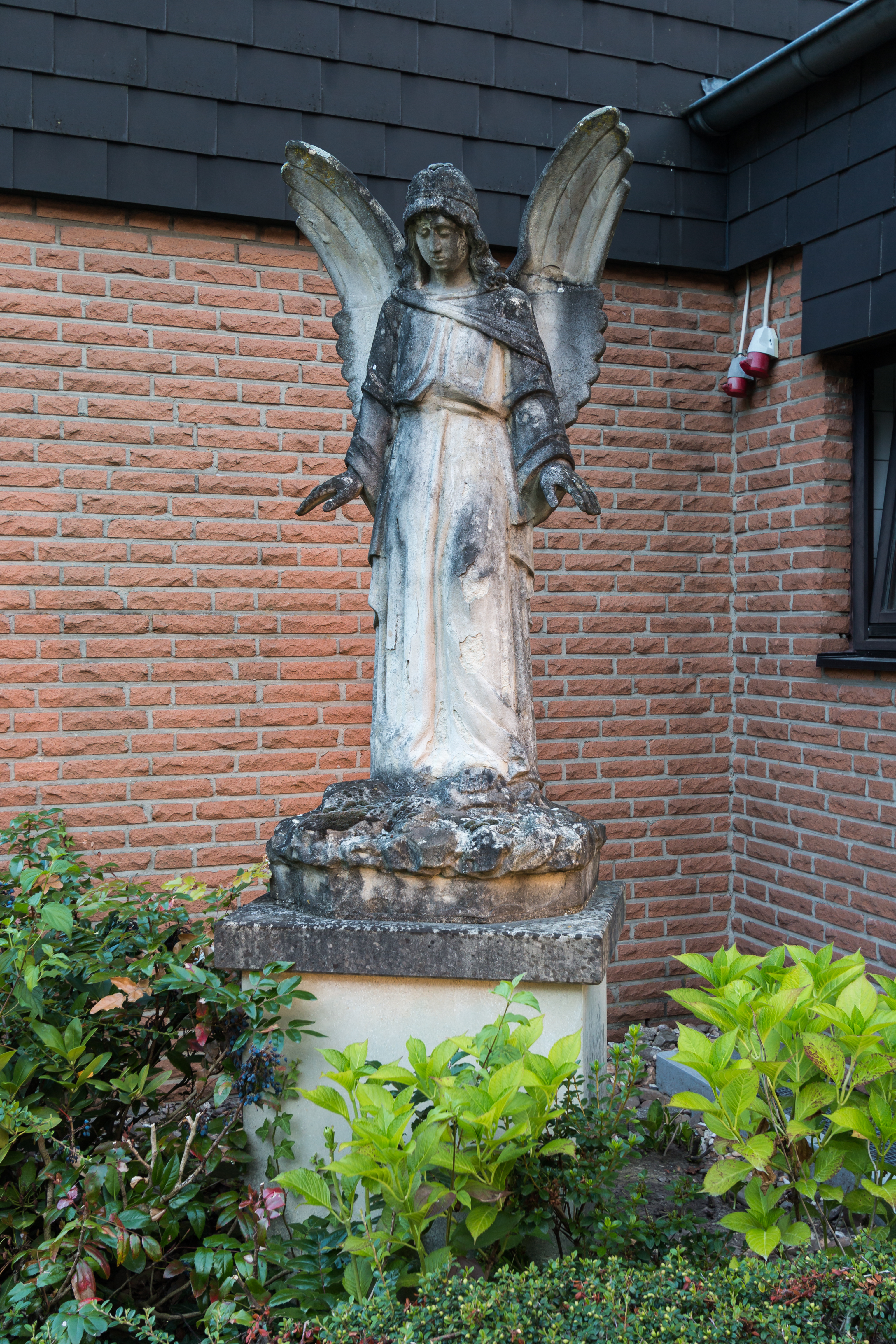 Nottuln, Schapdetten, Schutzengel am Pfarrheim -- 2016 -- 3863